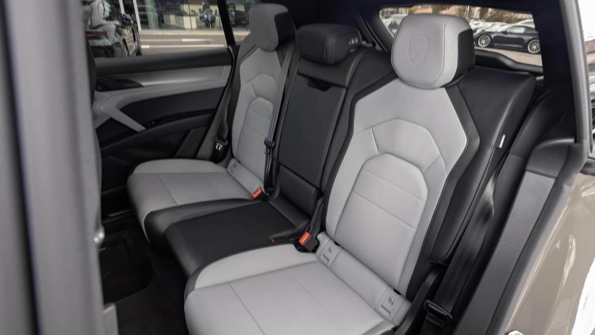Porsche Cayenne view 17