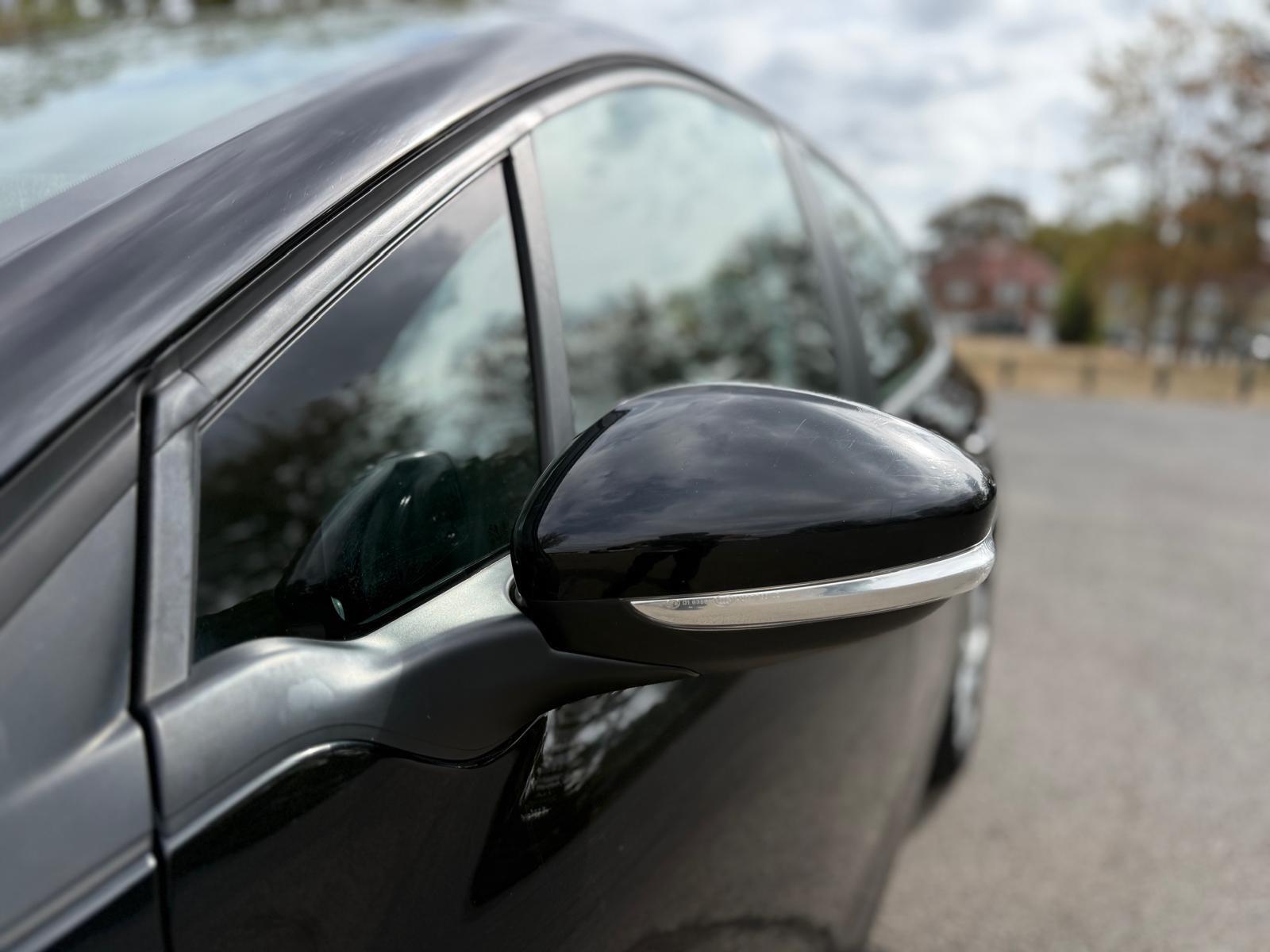 Peugeot 208 view 45