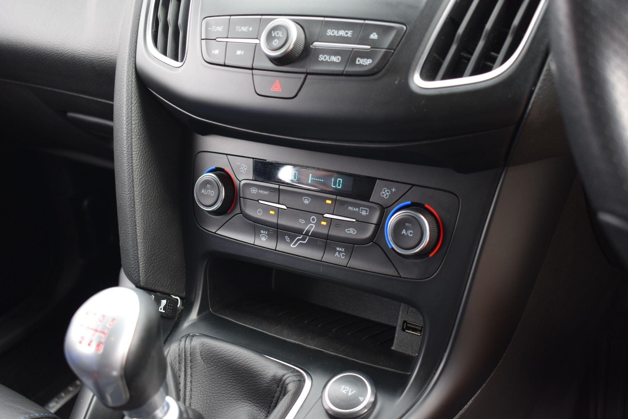 Ford Focus view 20