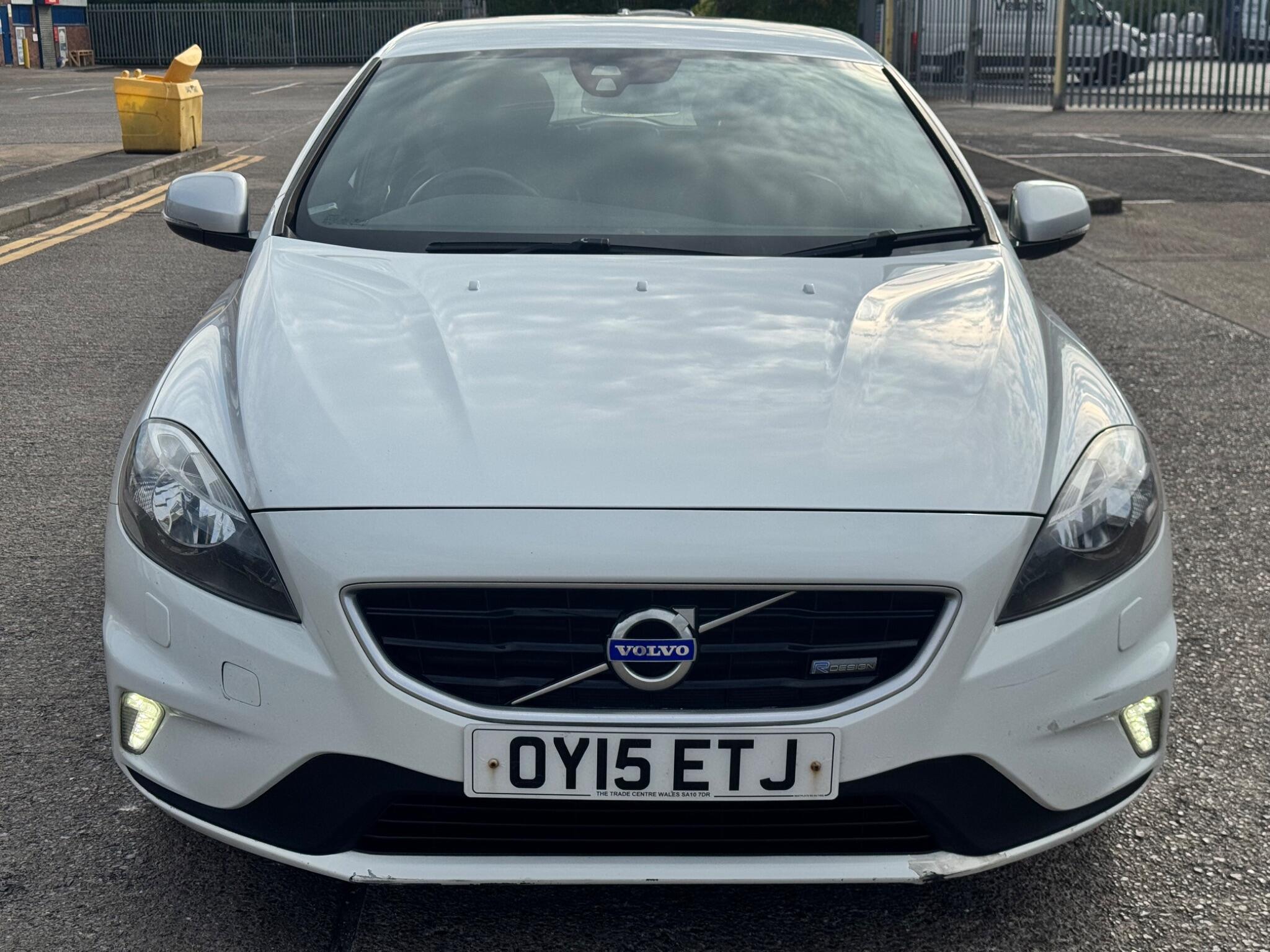 Volvo V40 view 2