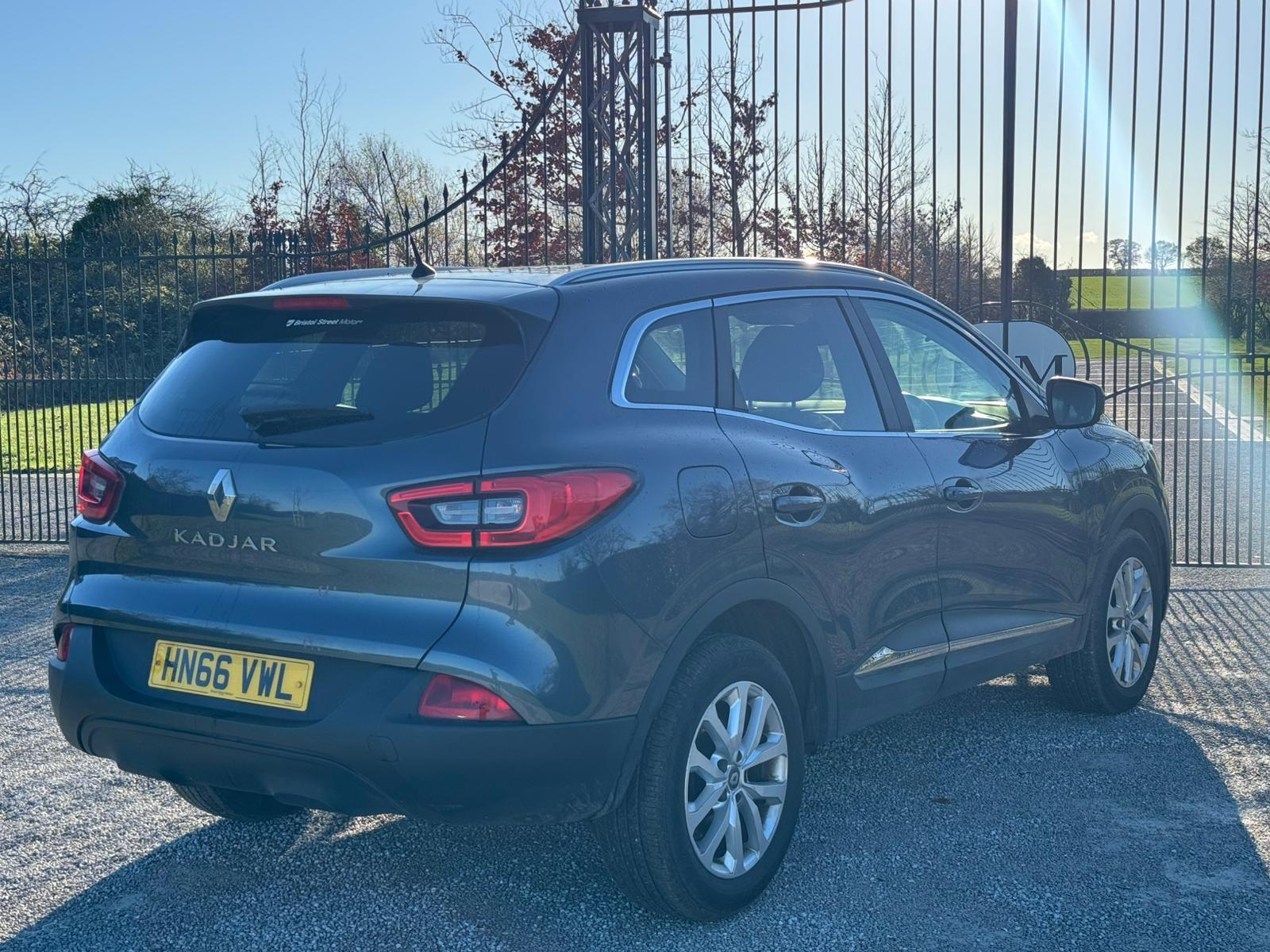 2016 Renault Kadjar 1.2 TCe Dynamique Nav Euro 6 (s/s) 5dr • 47,000 miles image 9