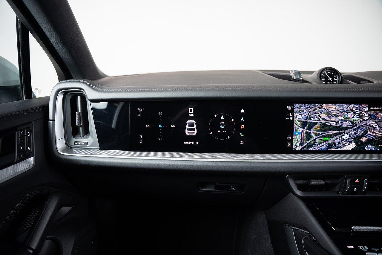 Porsche Cayenne view 34