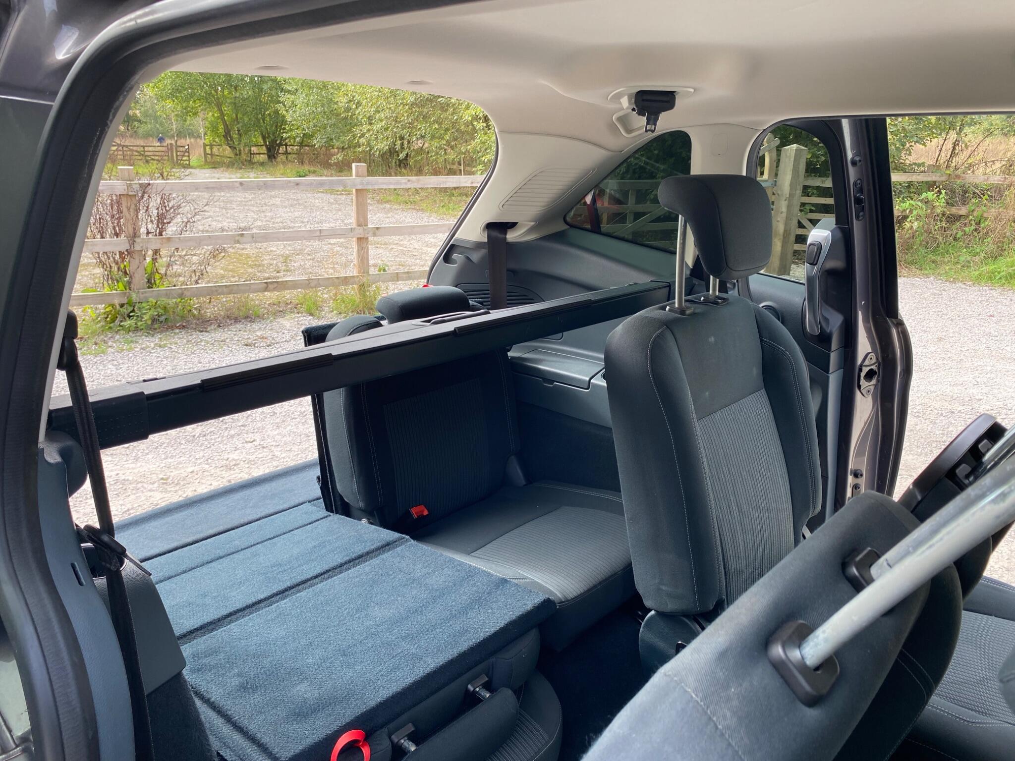 Ford Grand C-Max view 18