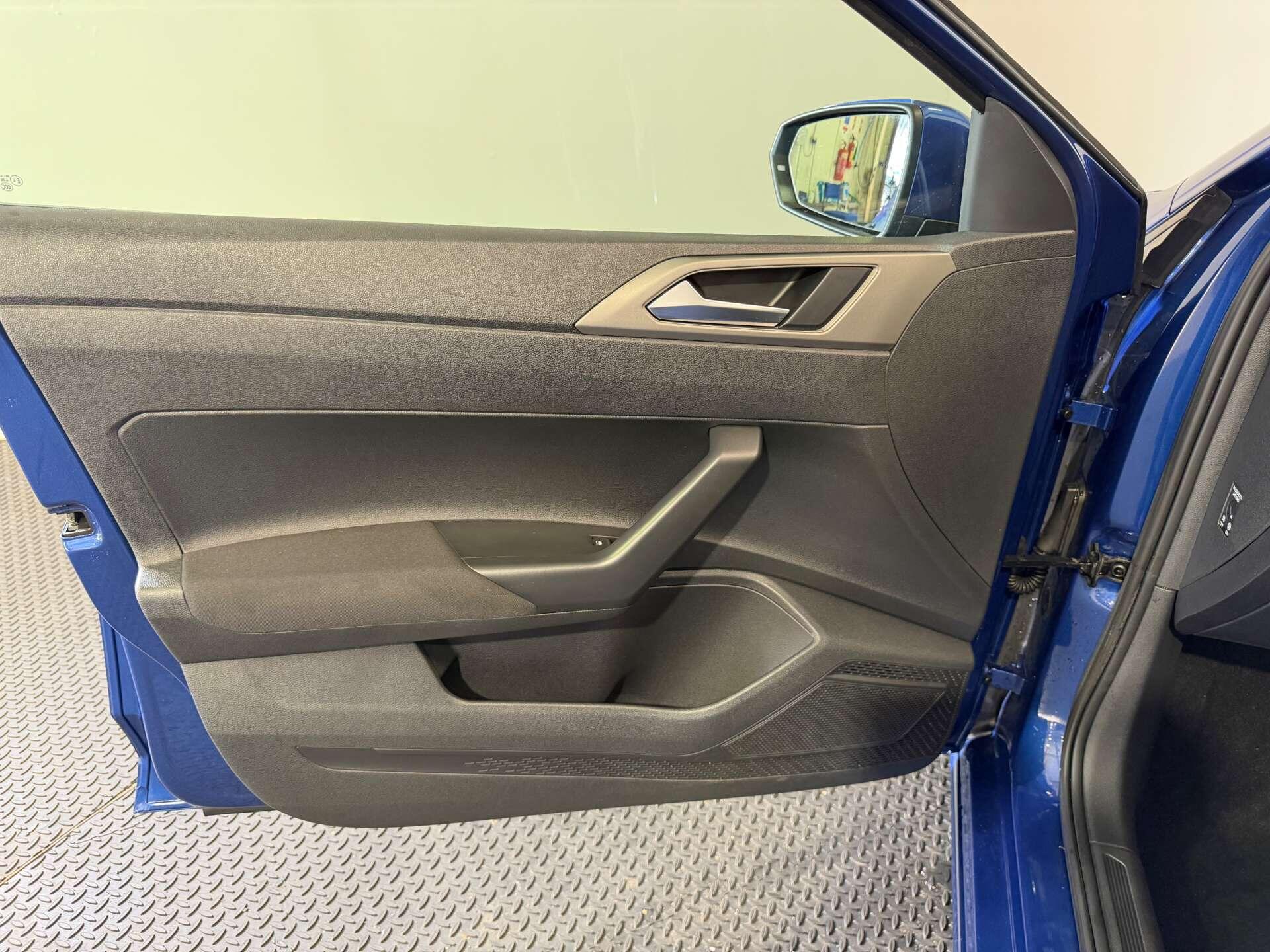 Volkswagen Polo view 50
