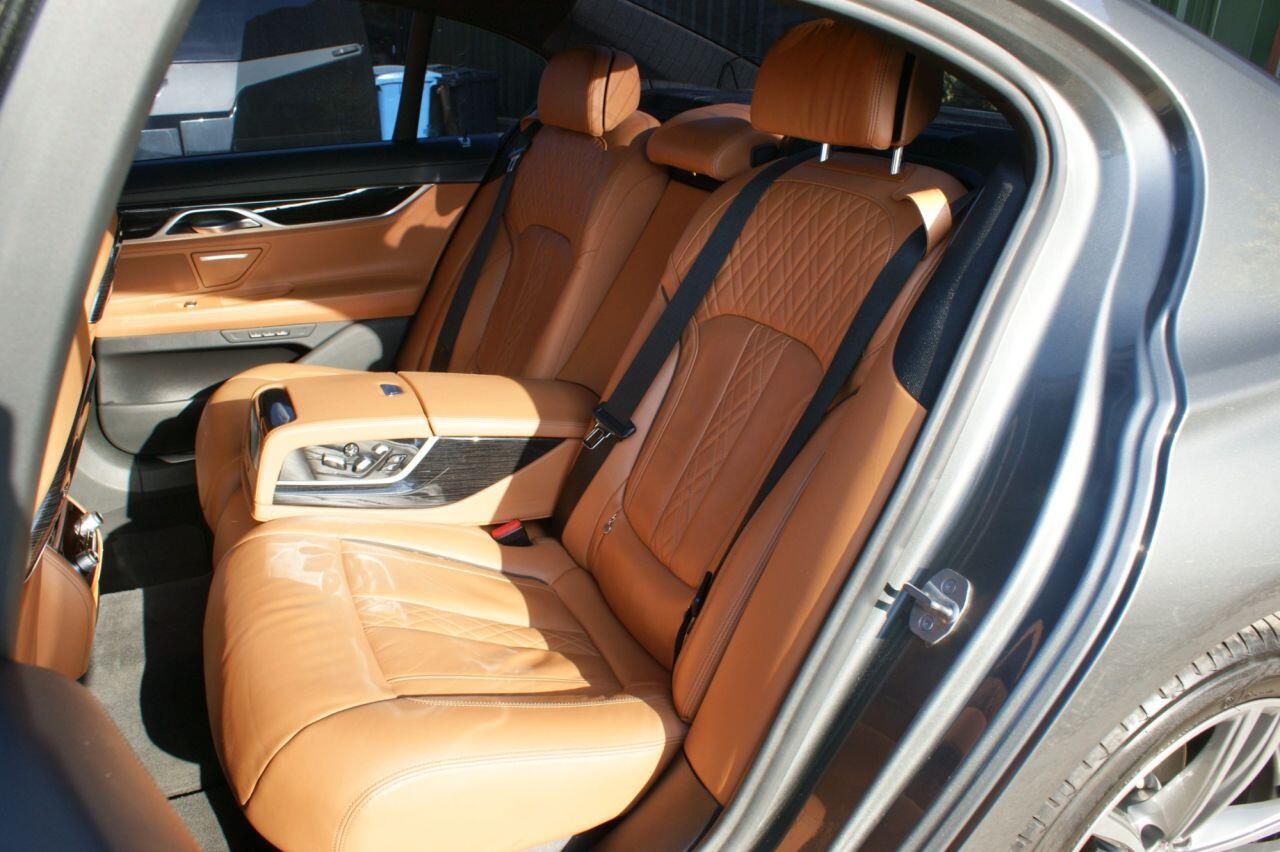 BMW 7 Series view 41