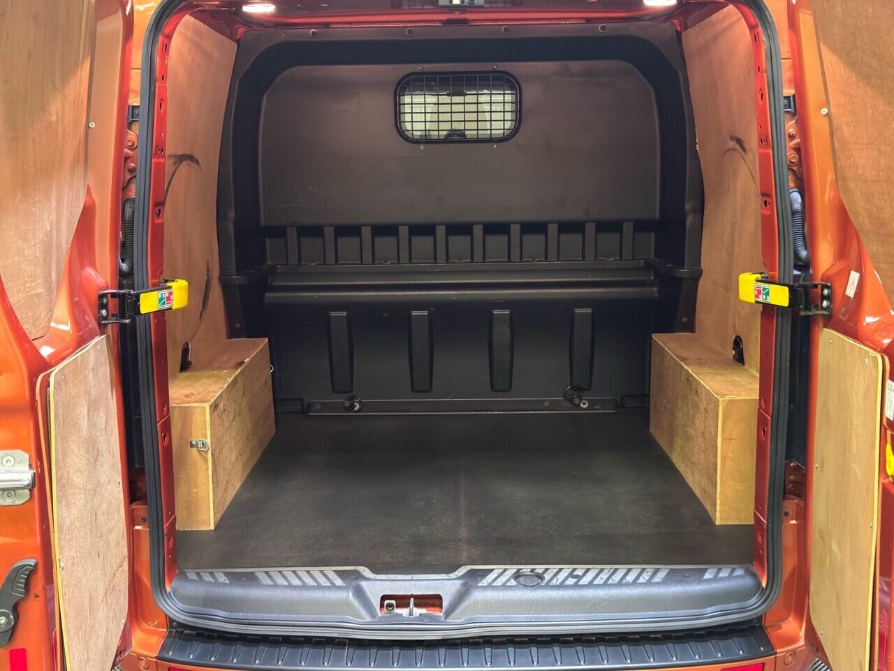 Ford Transit Custom view 29