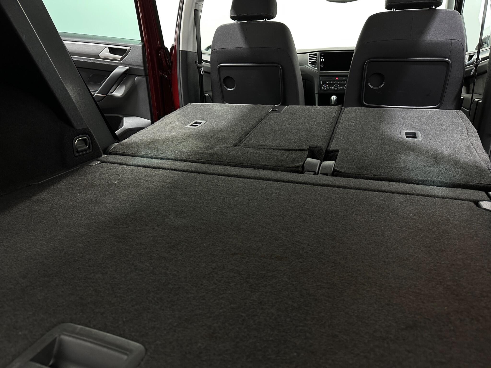 Volkswagen Golf Sportsvan view 45