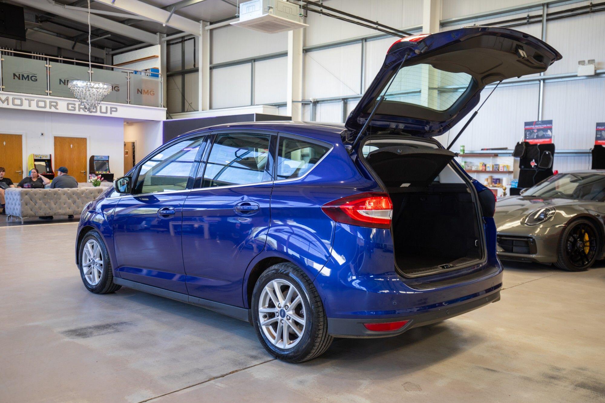 Ford C-Max view 29