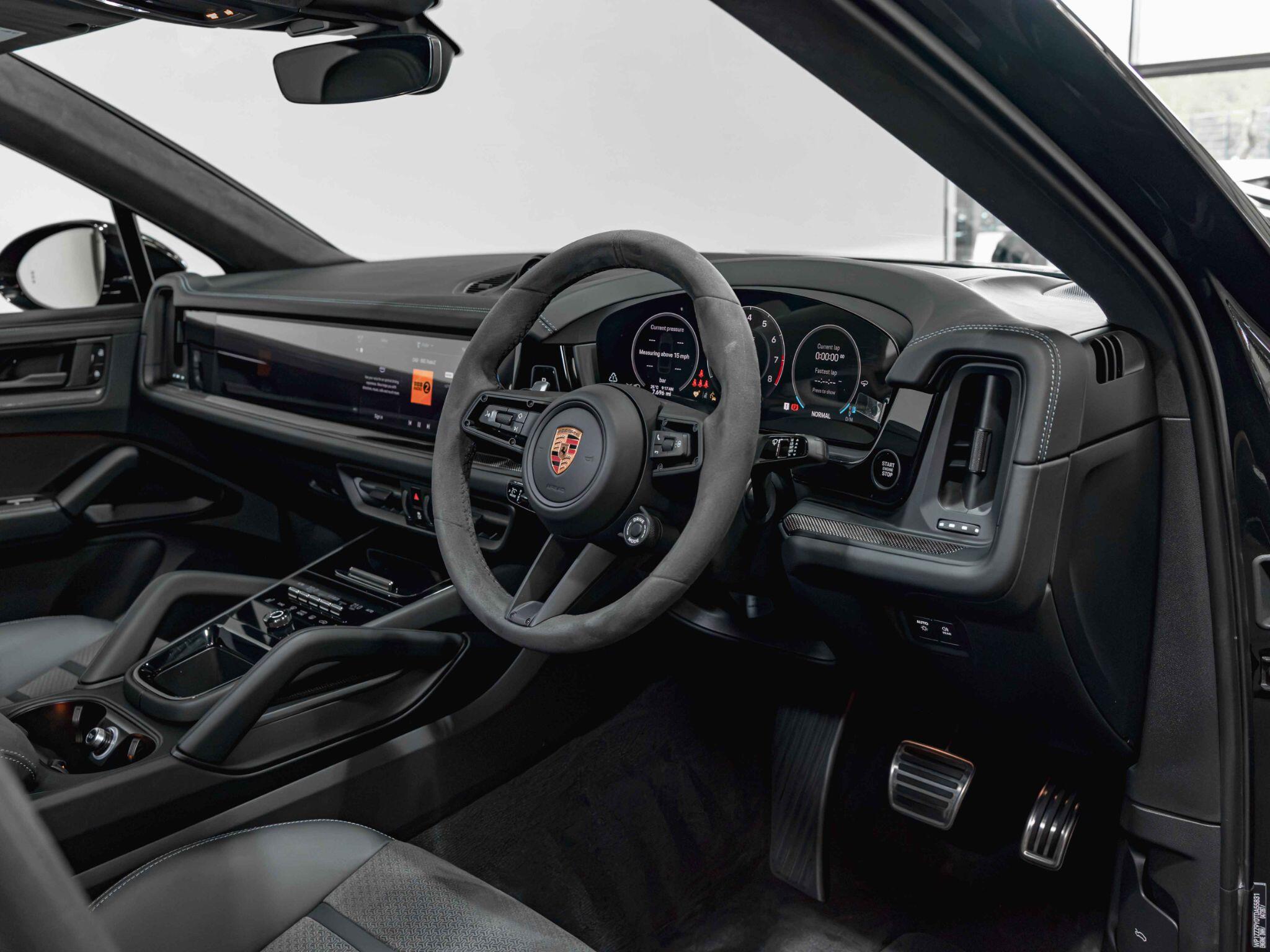 Porsche Cayenne view 18
