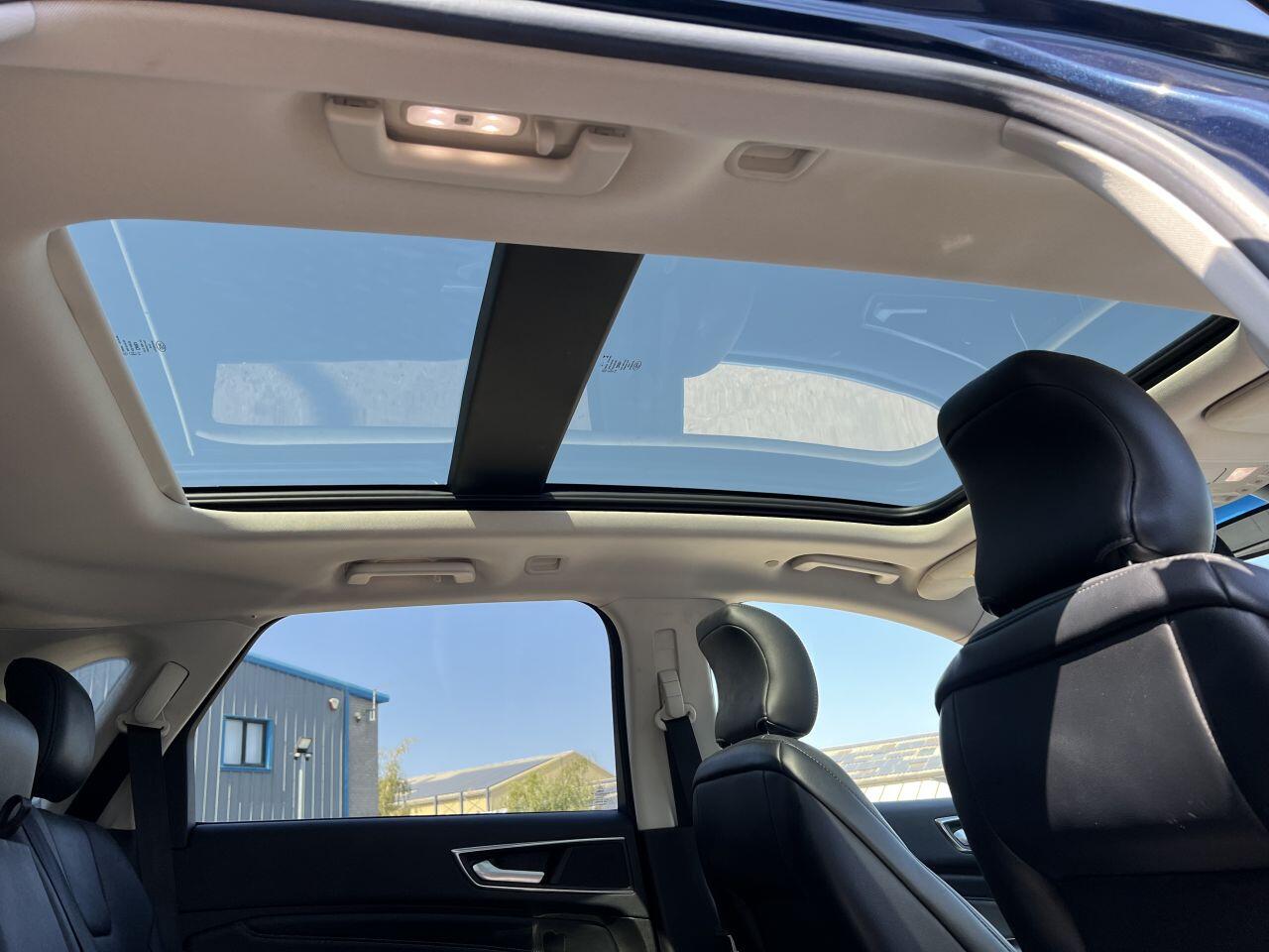 Ford Edge view 16