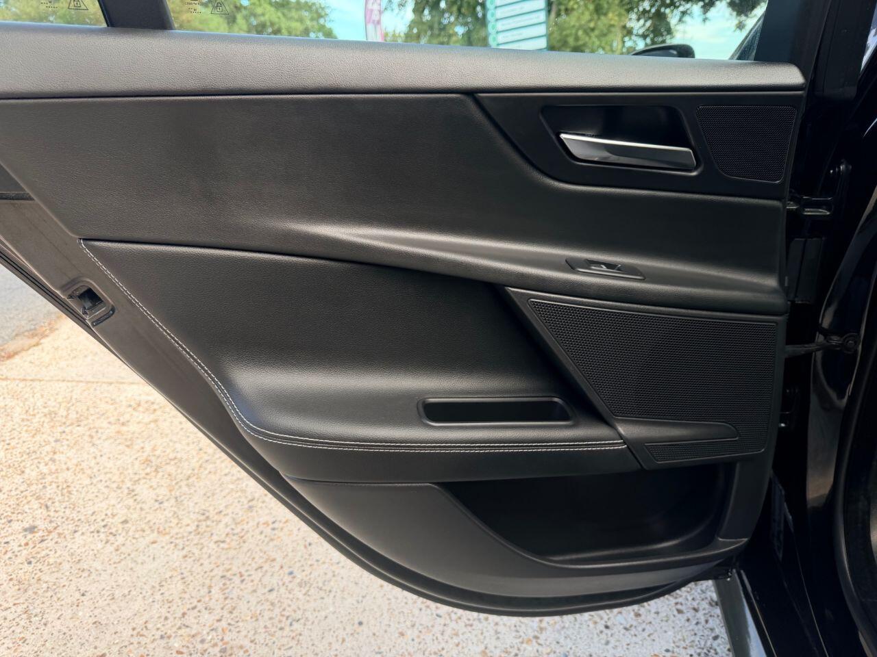Jaguar Xe view 23