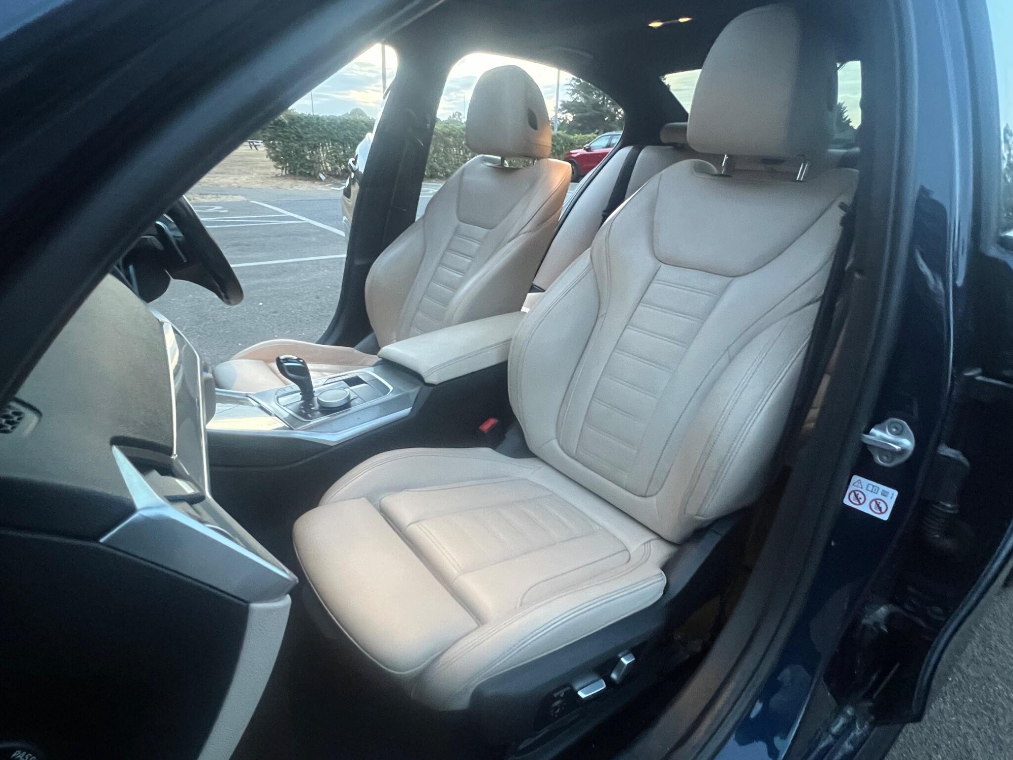 BMW 3 Series view 24