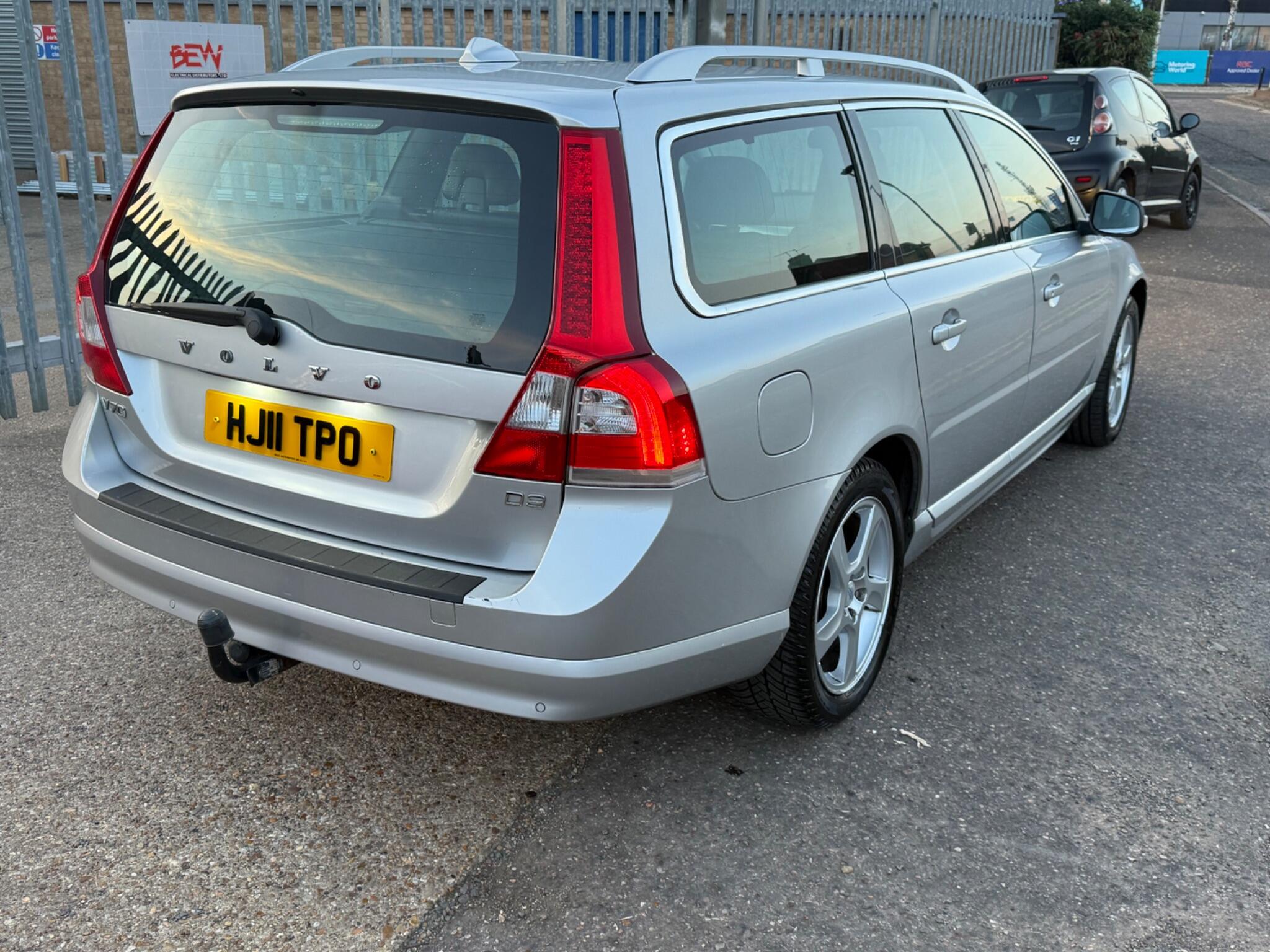 Volvo V70 view 4