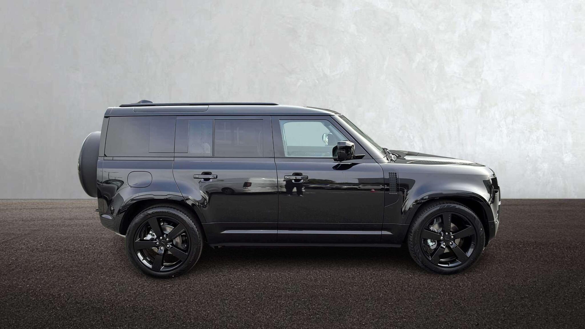 Land Rover Defender view 5