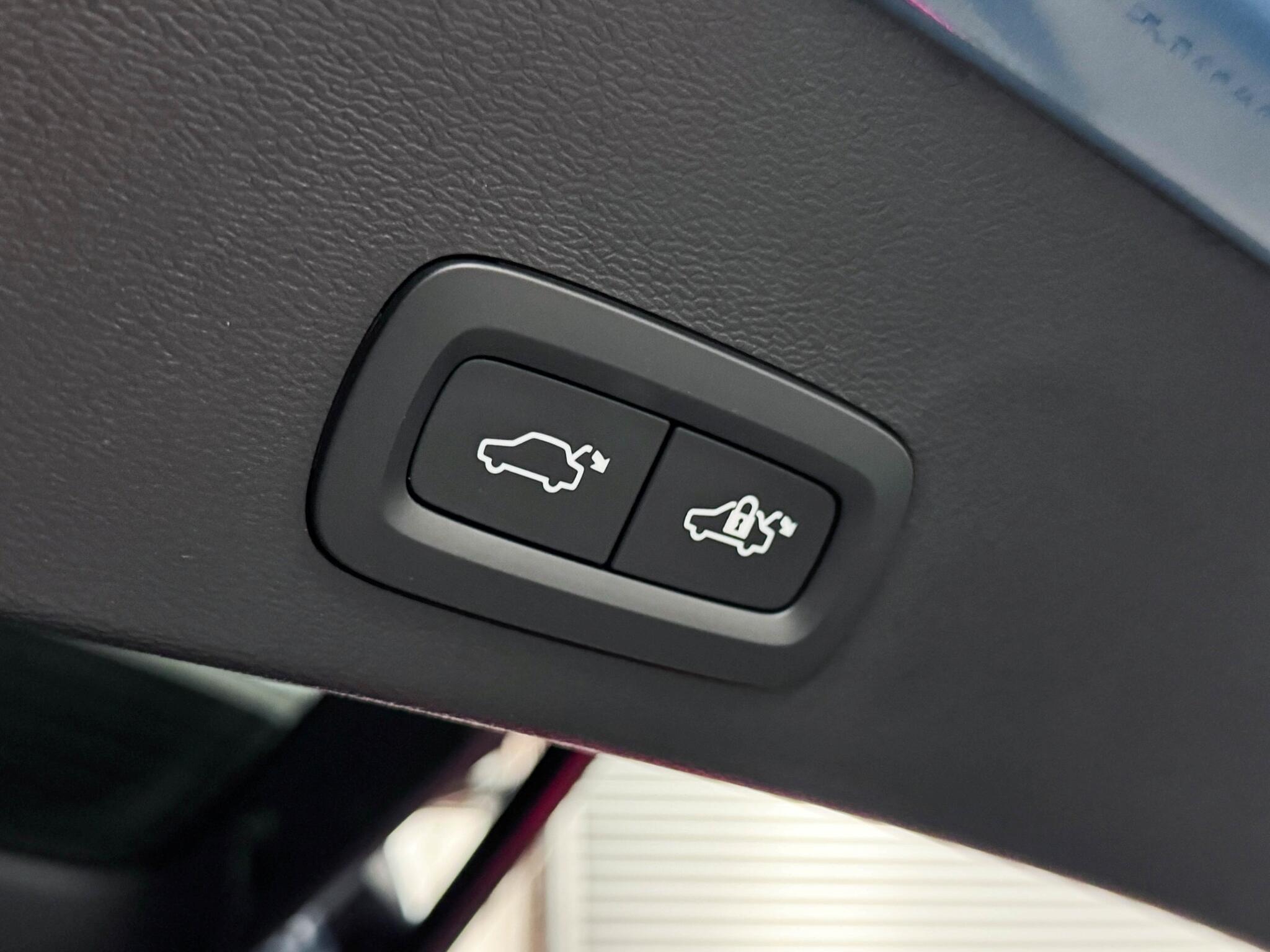 Volvo XC40 view 8