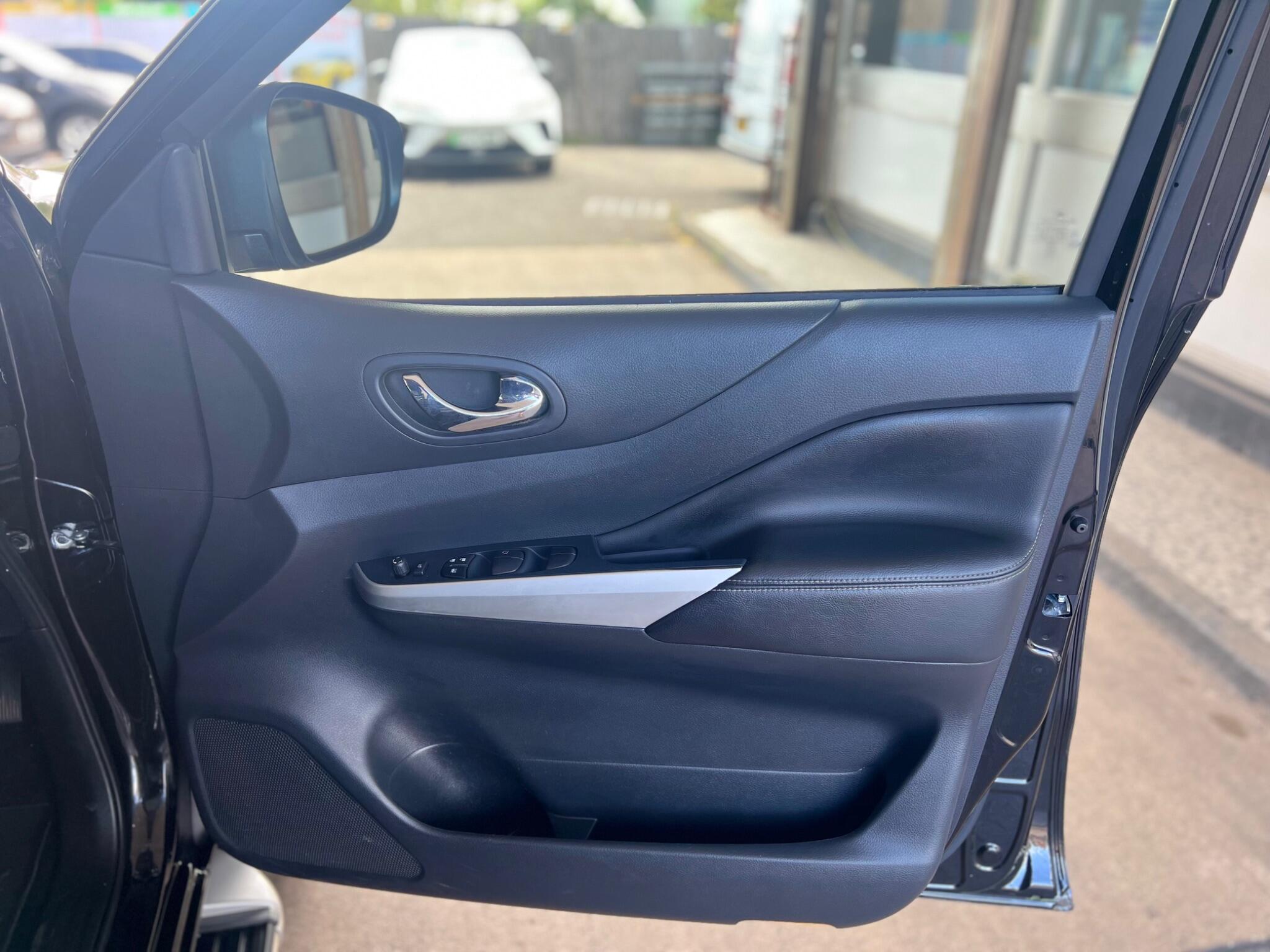 Nissan Navara view 11