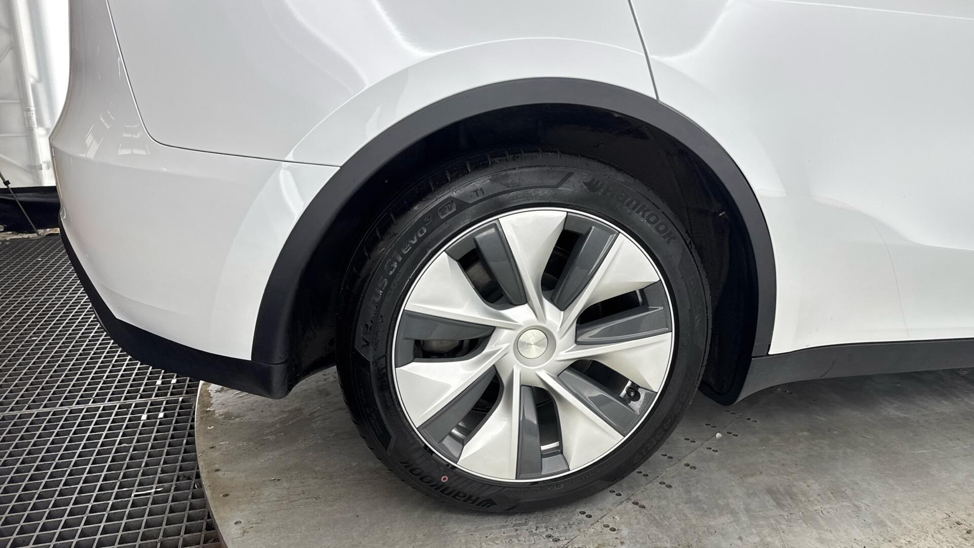 Tesla Model Y view 21