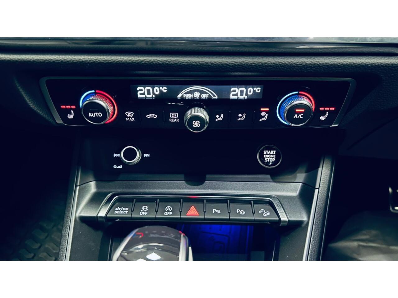 Audi Q3 view 18