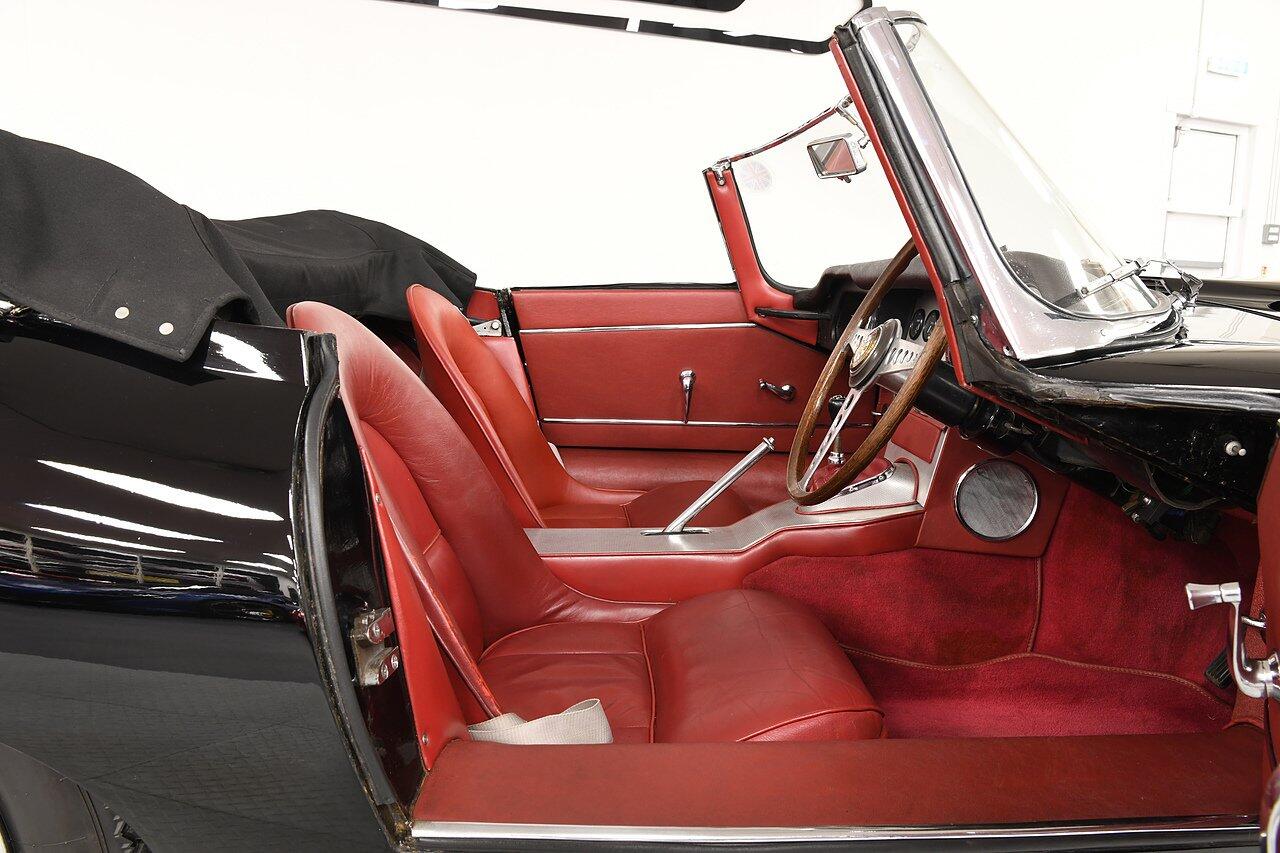 Jaguar E-Type view 6