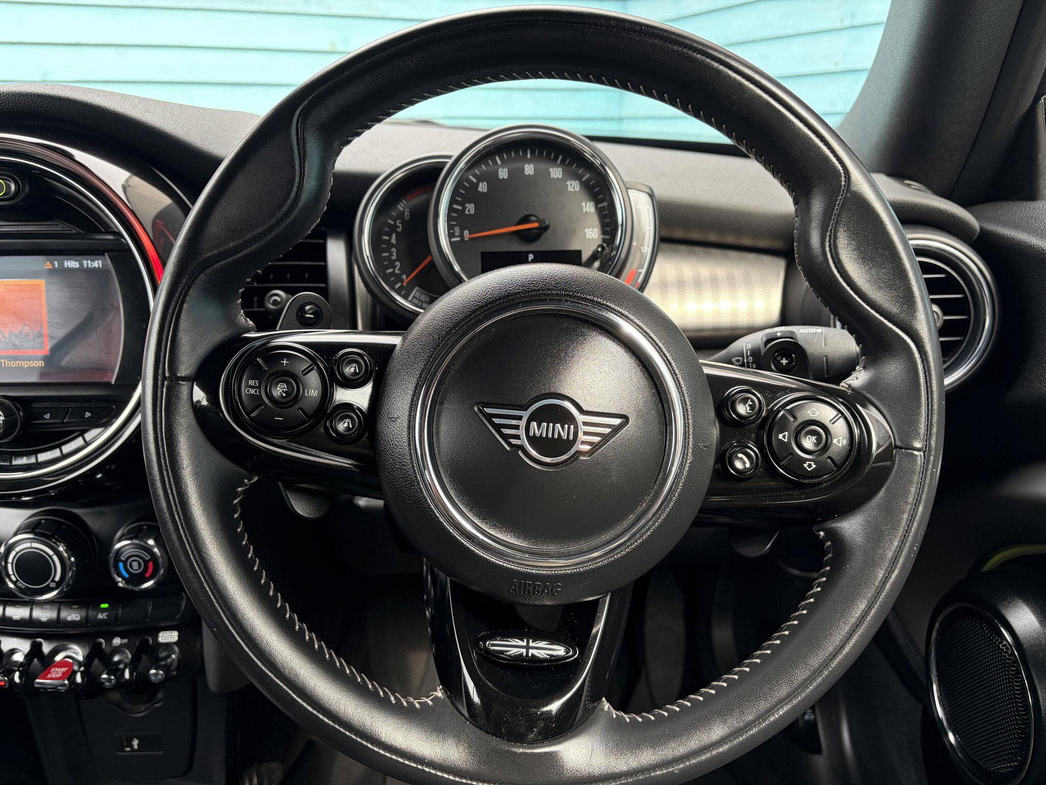 Mini Convertible view 23