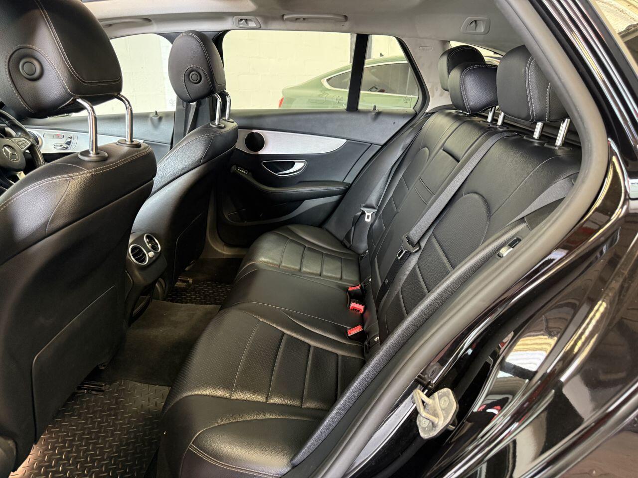 Mercedes-Benz C-Class view 60