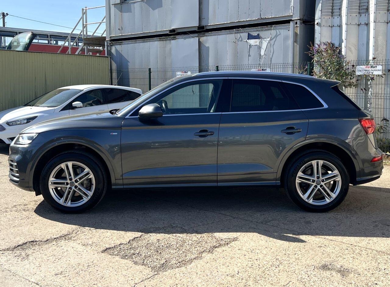 Audi Q5 view 8