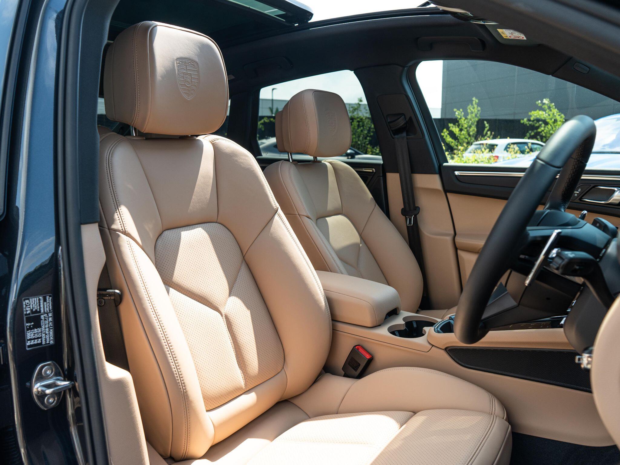 Porsche Macan view 23