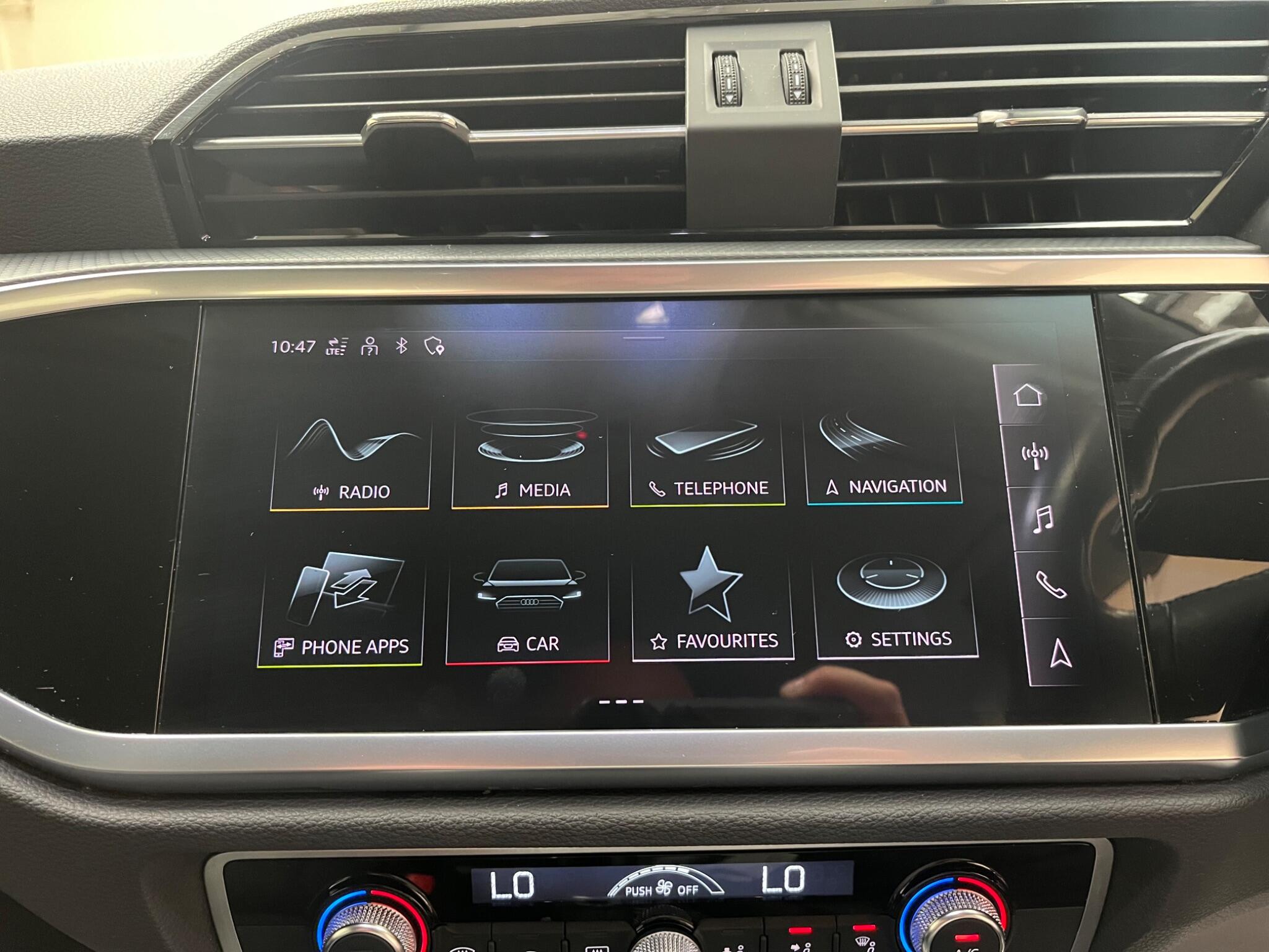 Audi Q3 view 17