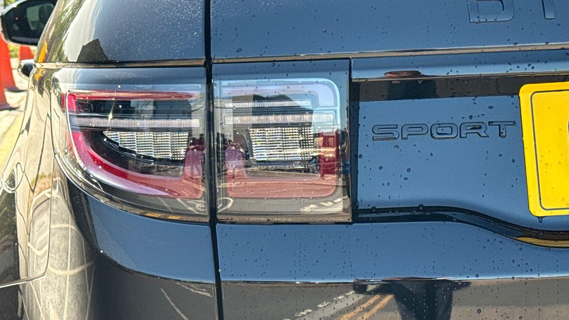 Land Rover Discovery Sport view 20