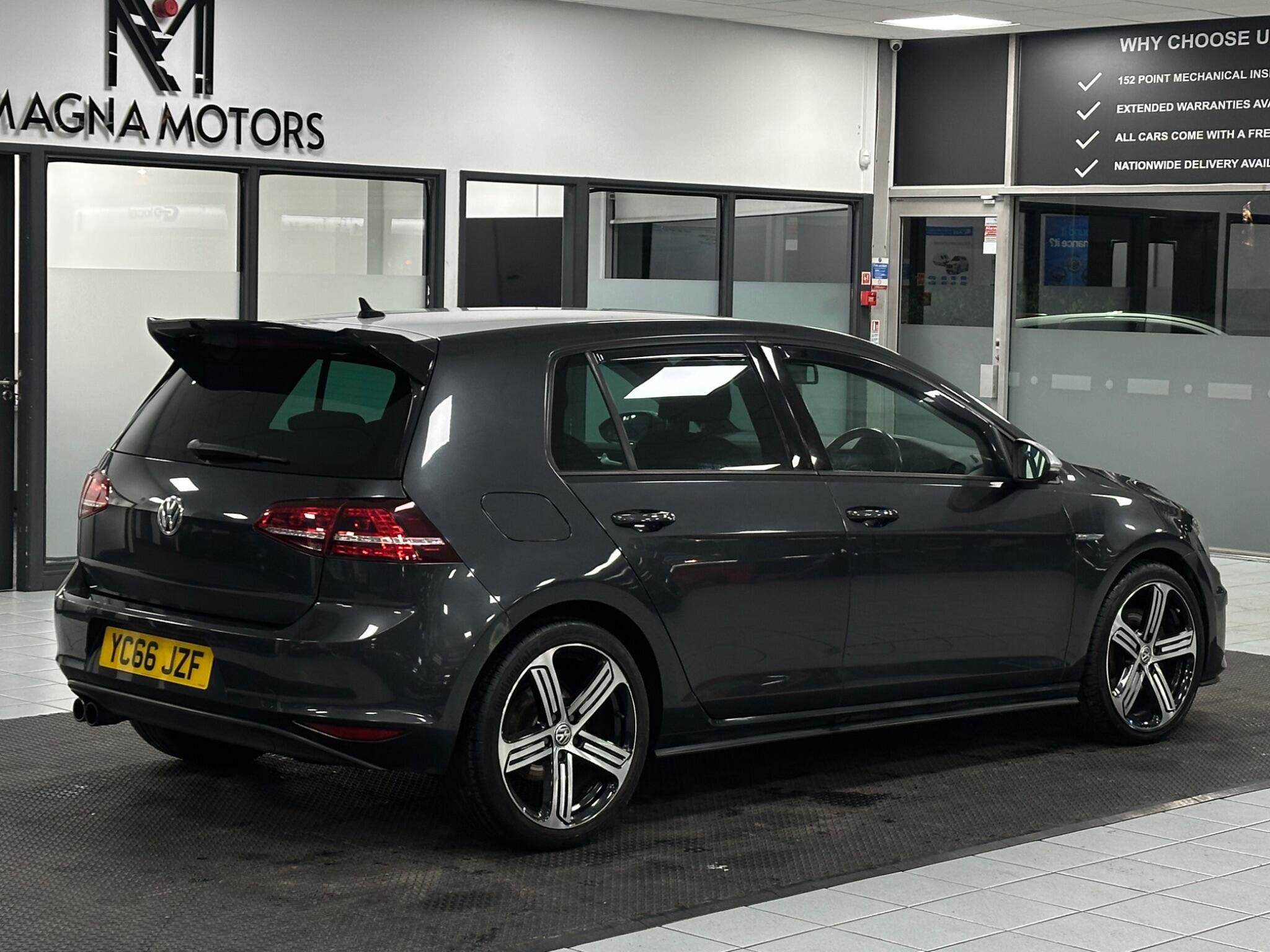 Volkswagen Golf view 13