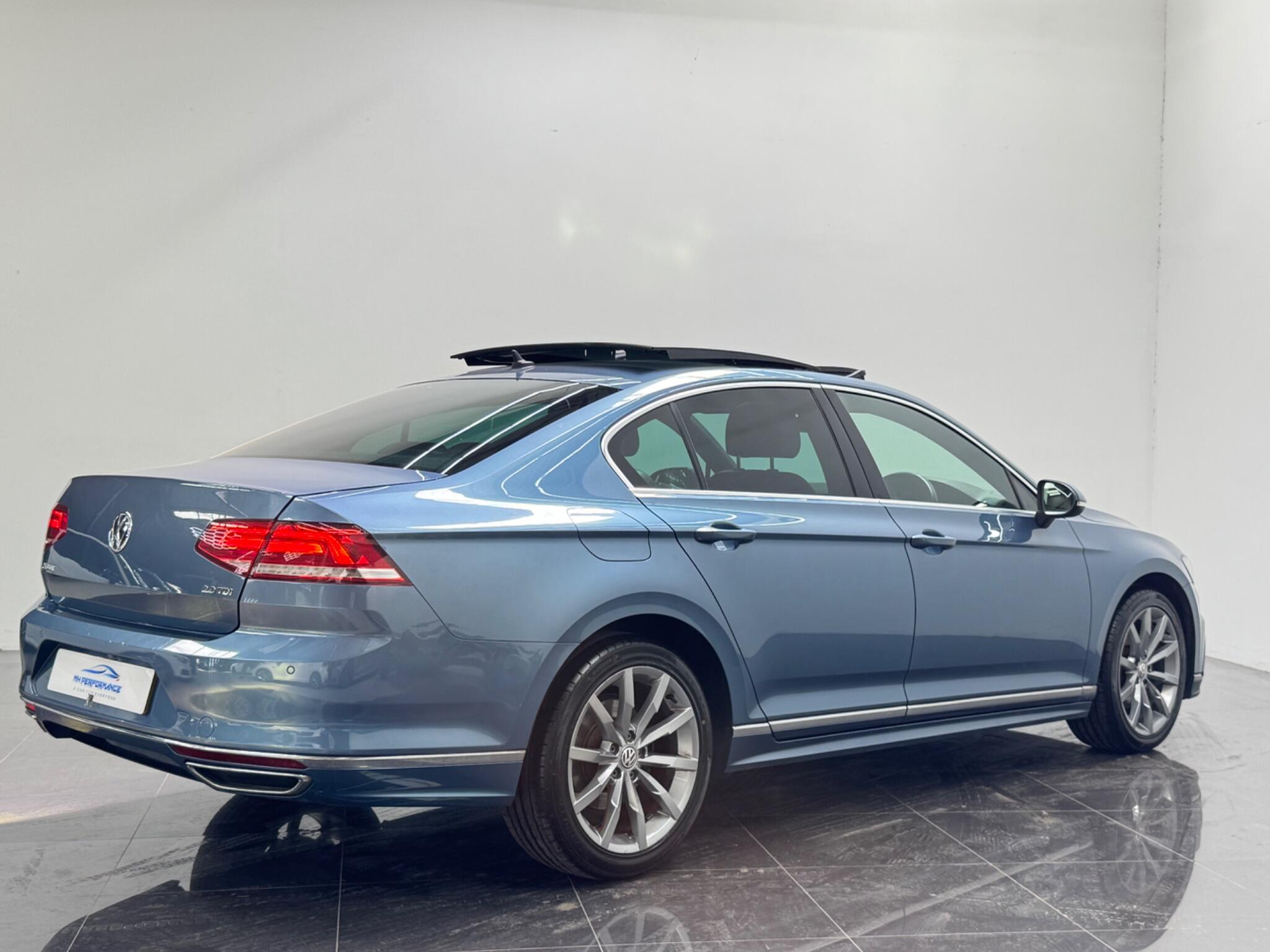 Volkswagen Passat view 5