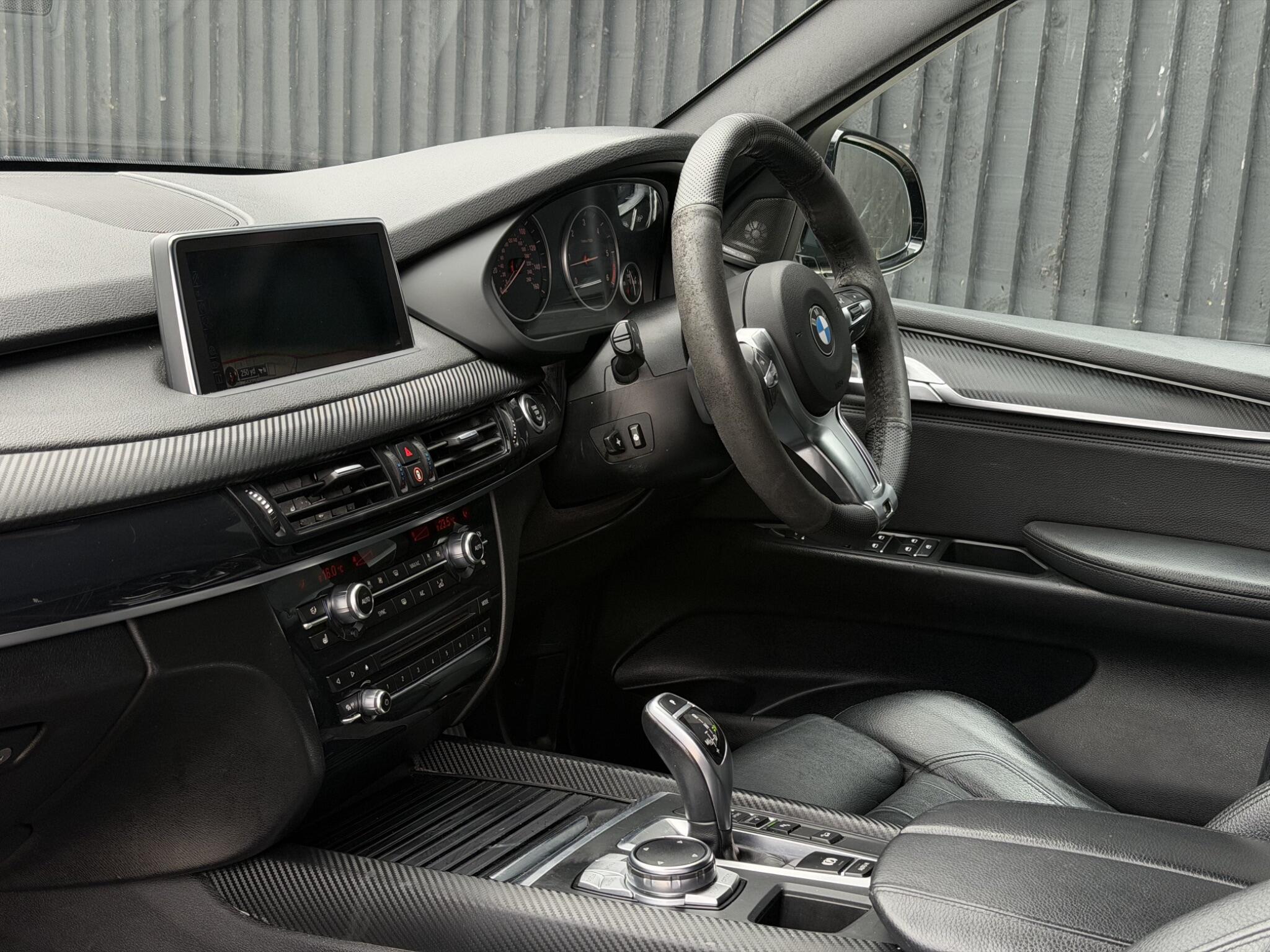 BMW X5 view 16