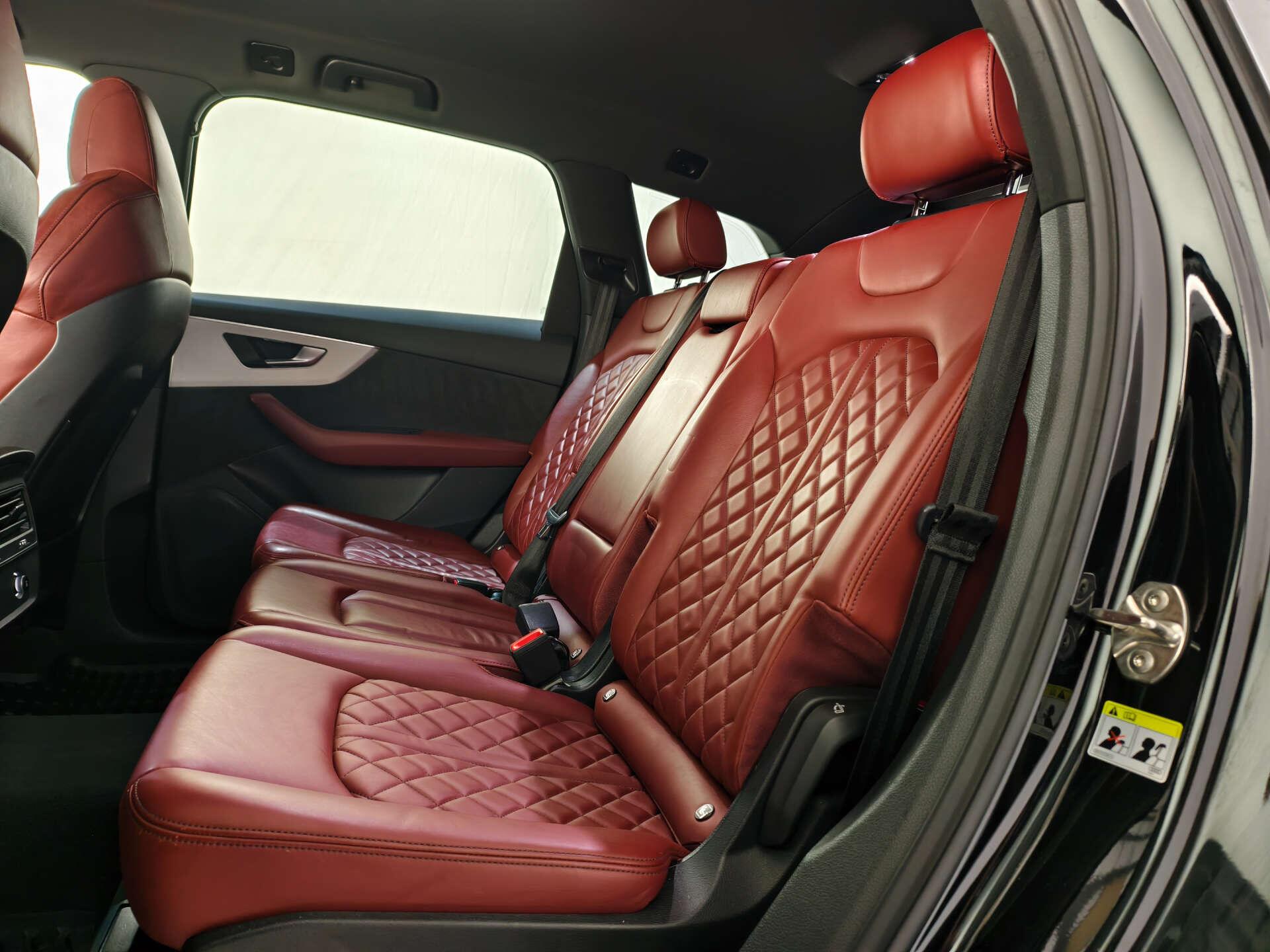 Audi SQ7 view 18