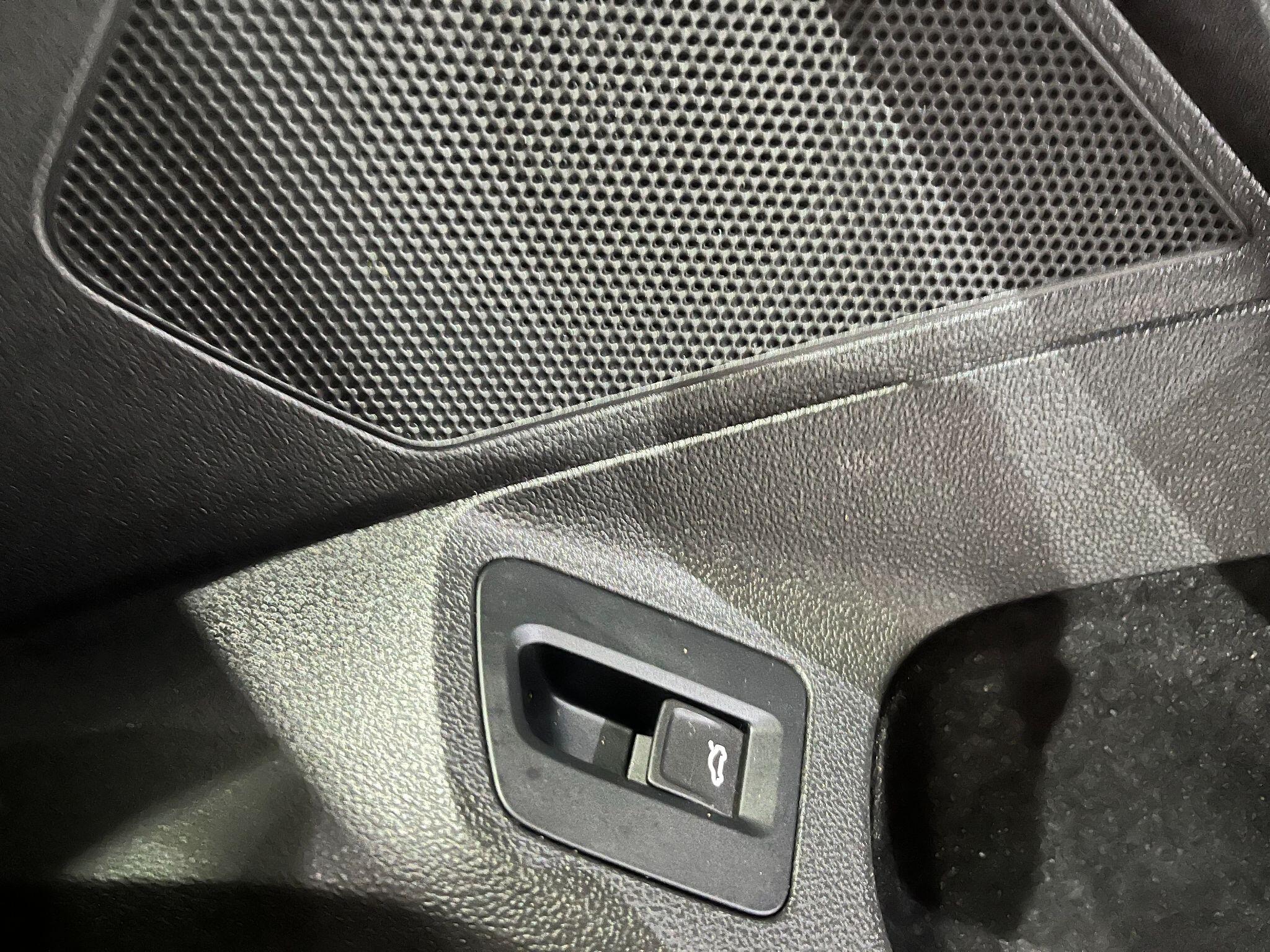 Volkswagen Passat view 21