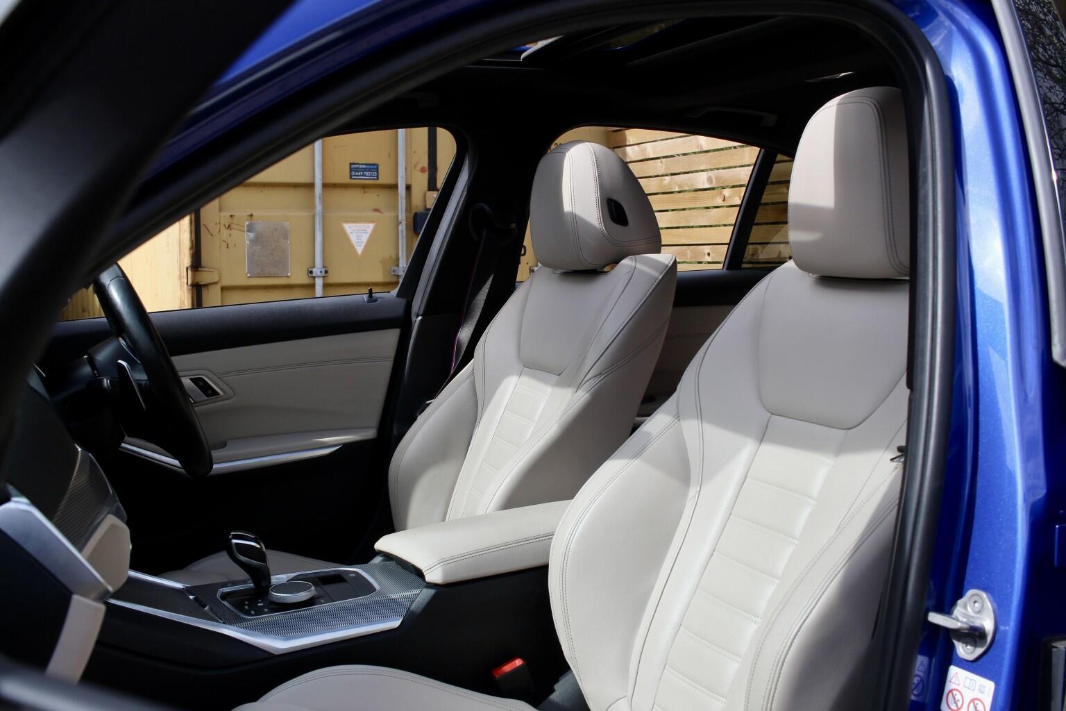 BMW 3 Series view 14