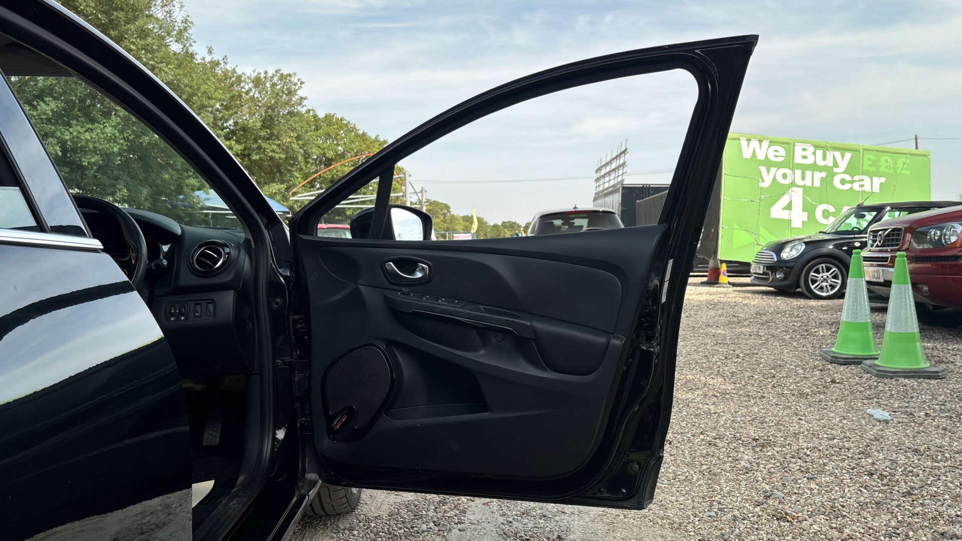 Renault Clio view 35