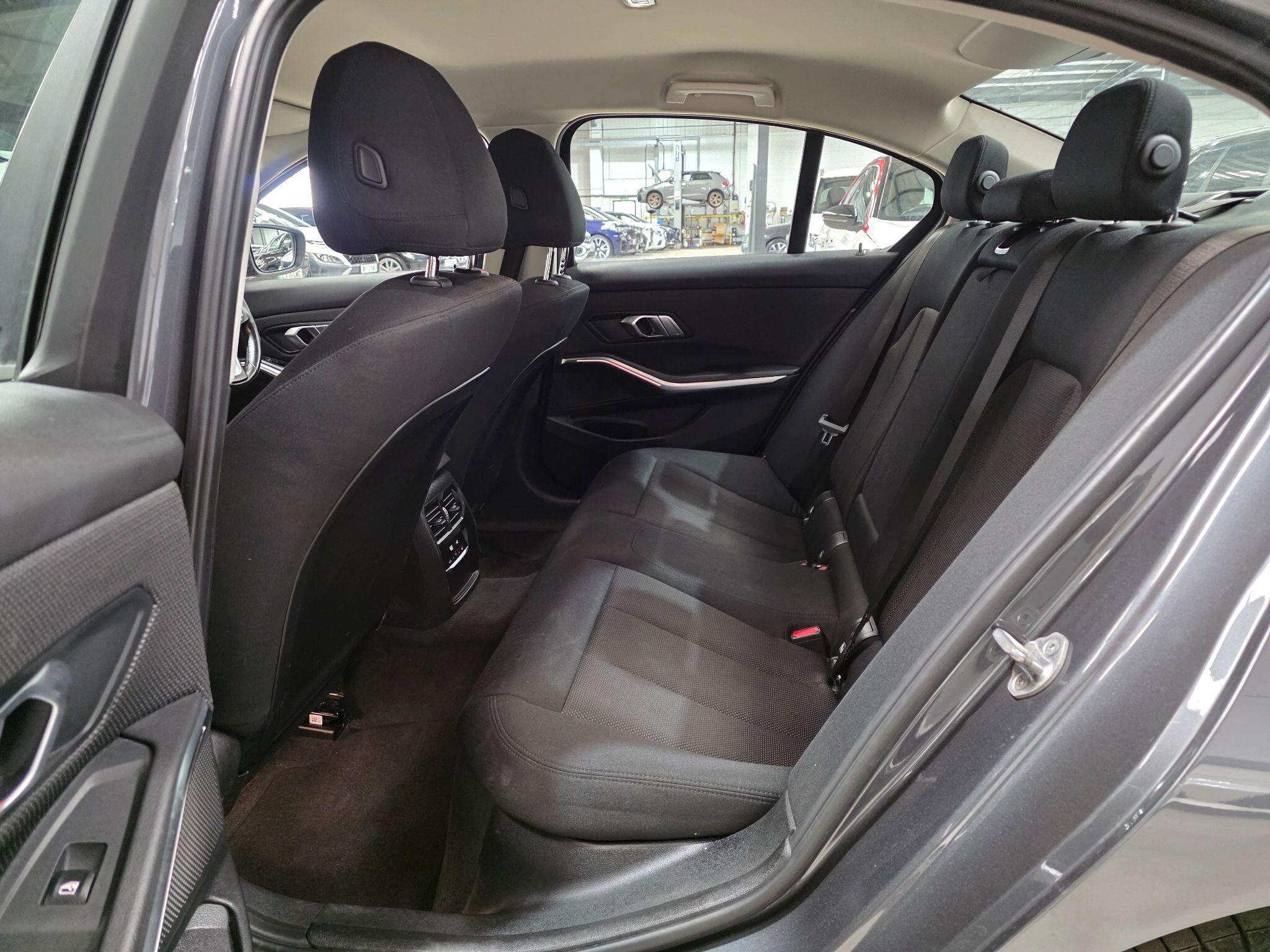 BMW 3 Series view 27