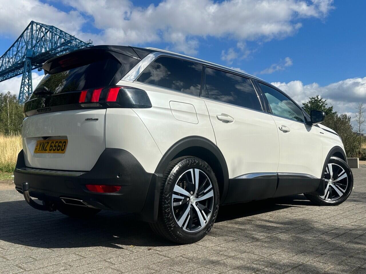 Peugeot 5008 view 18