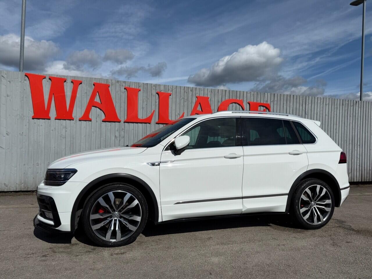Volkswagen Tiguan view 4