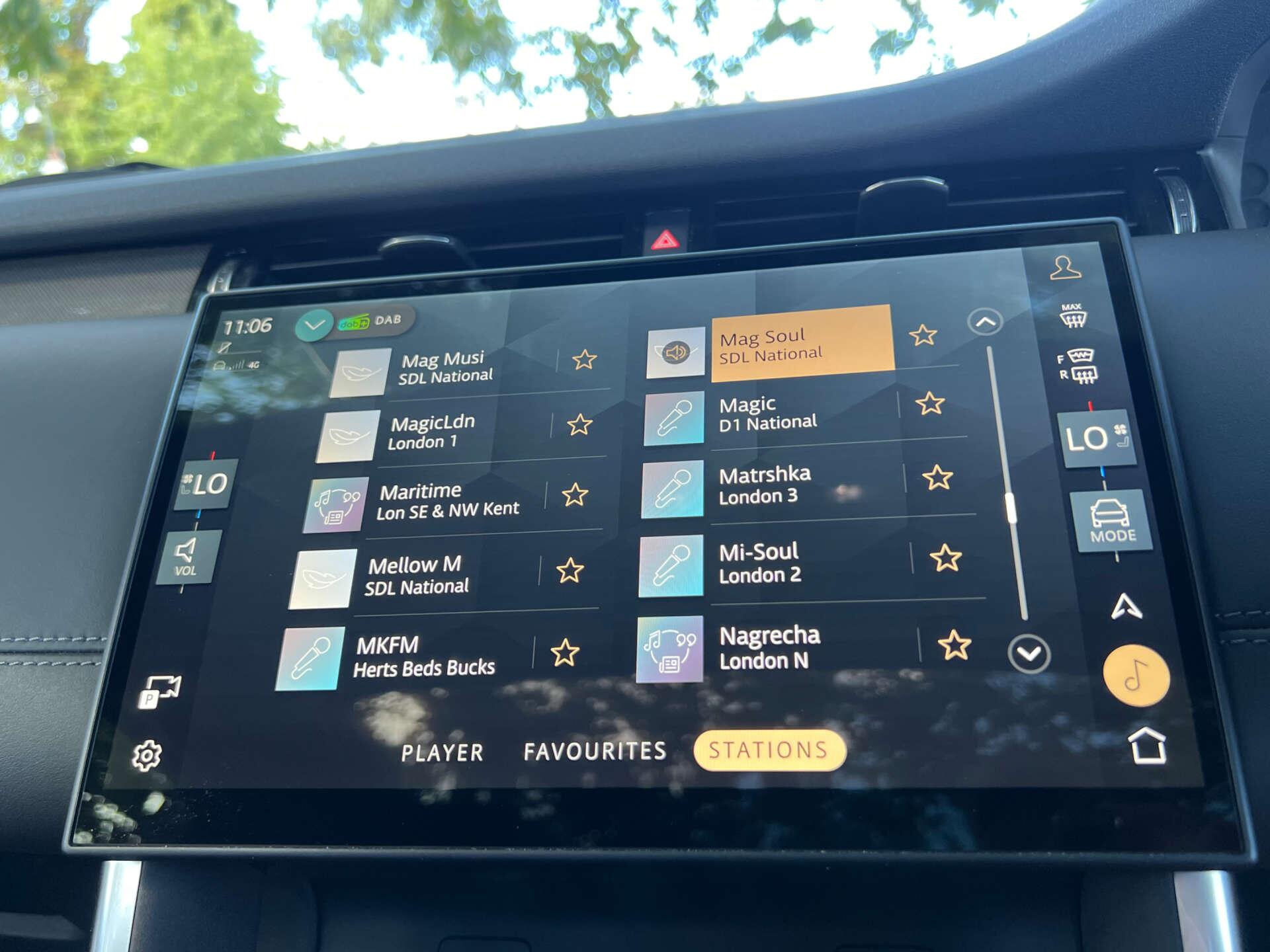 Land Rover Discovery Sport view 45