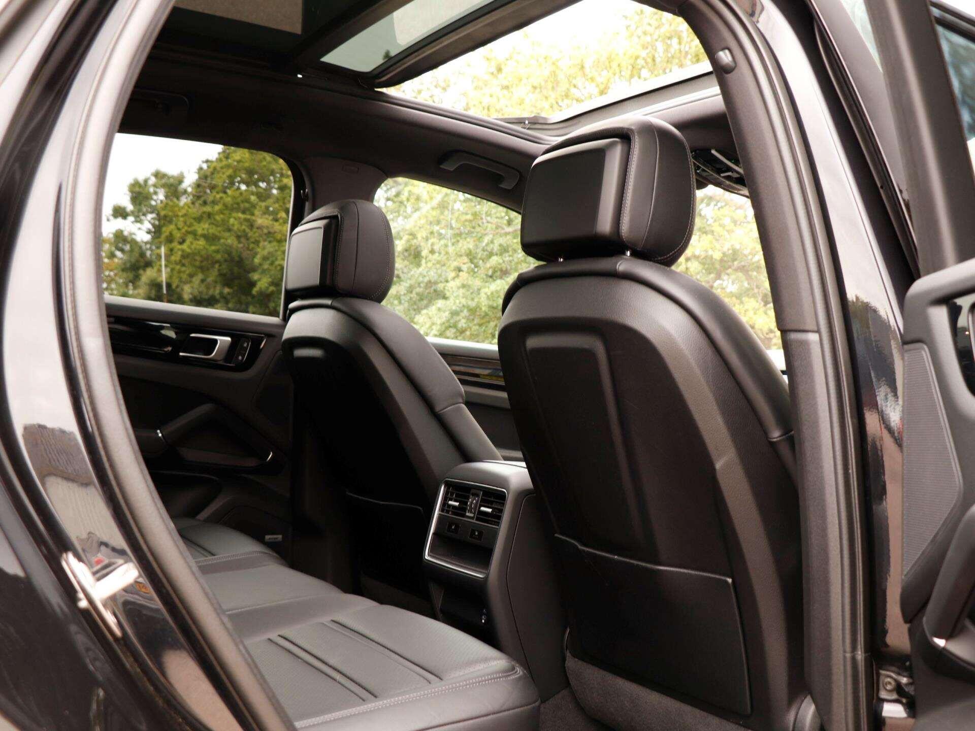 Porsche Cayenne view 25