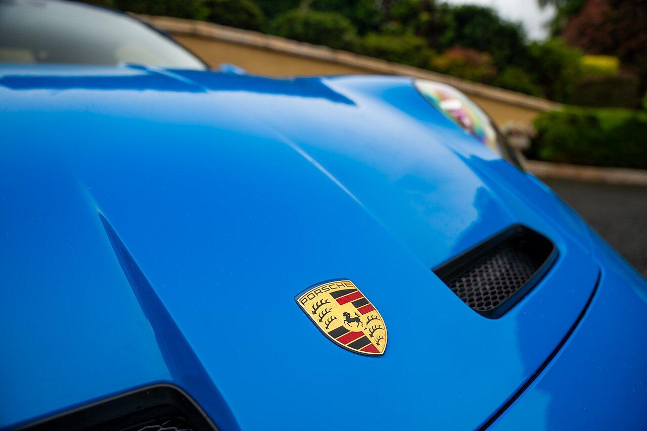 Porsche 911 view 31