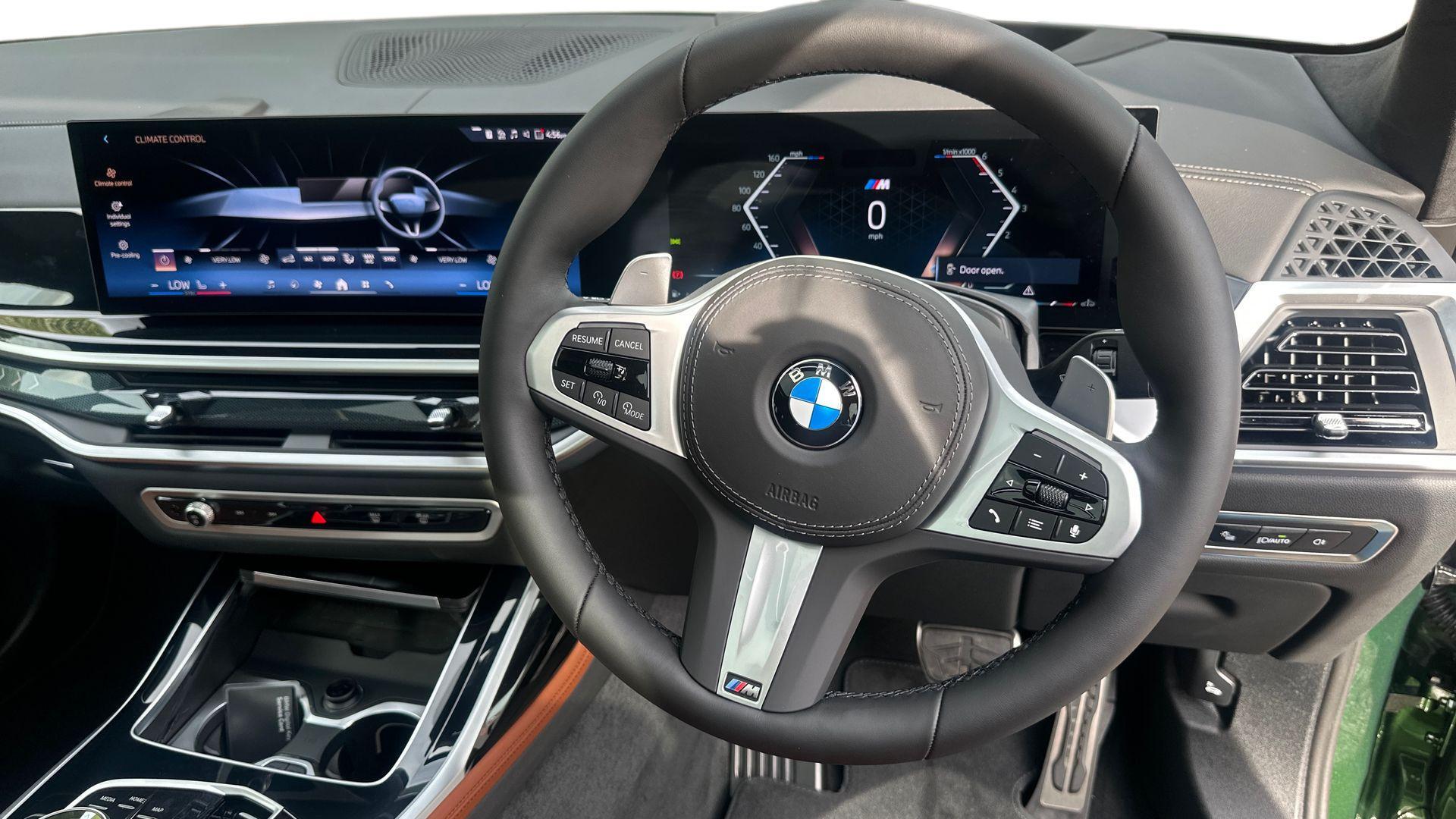 BMW X7 view 5