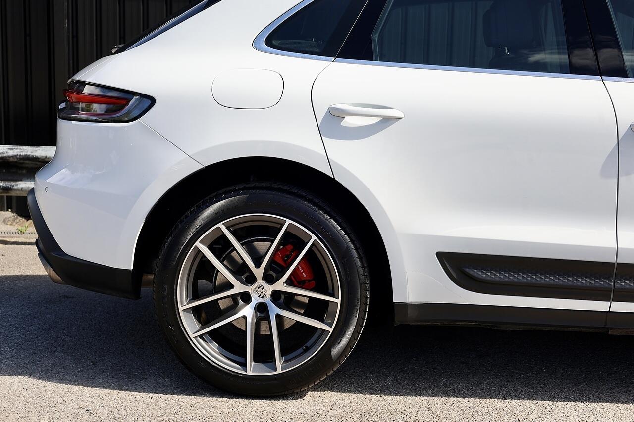 Porsche Macan view 34