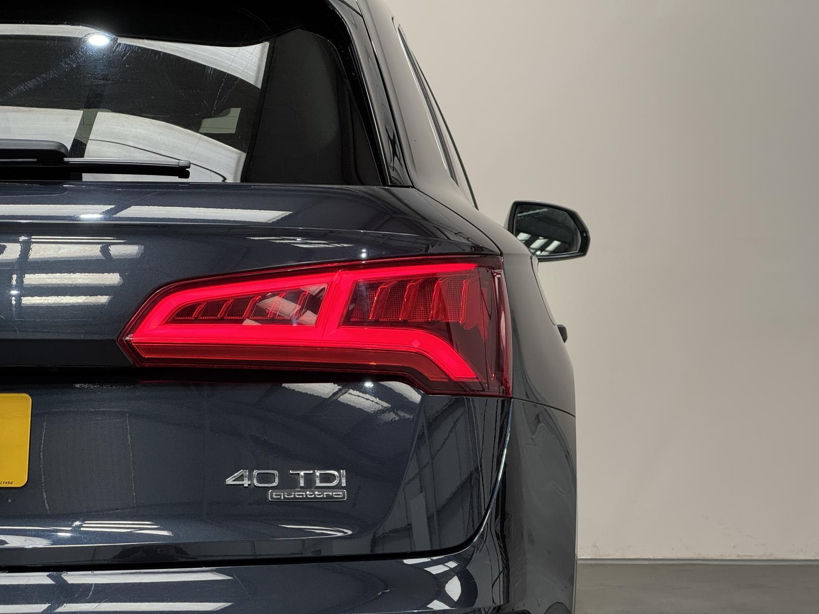 Audi Q5 view 15
