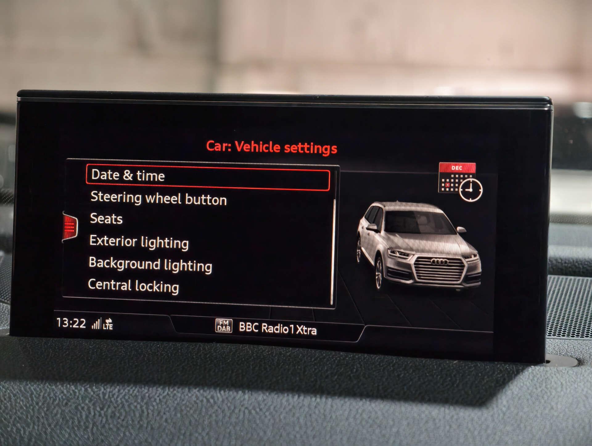 Audi Q7 view 46