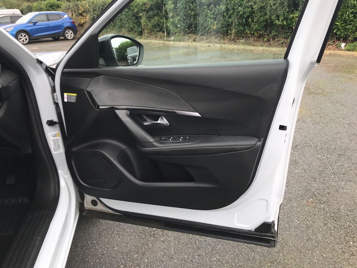 Peugeot 2008 view 16