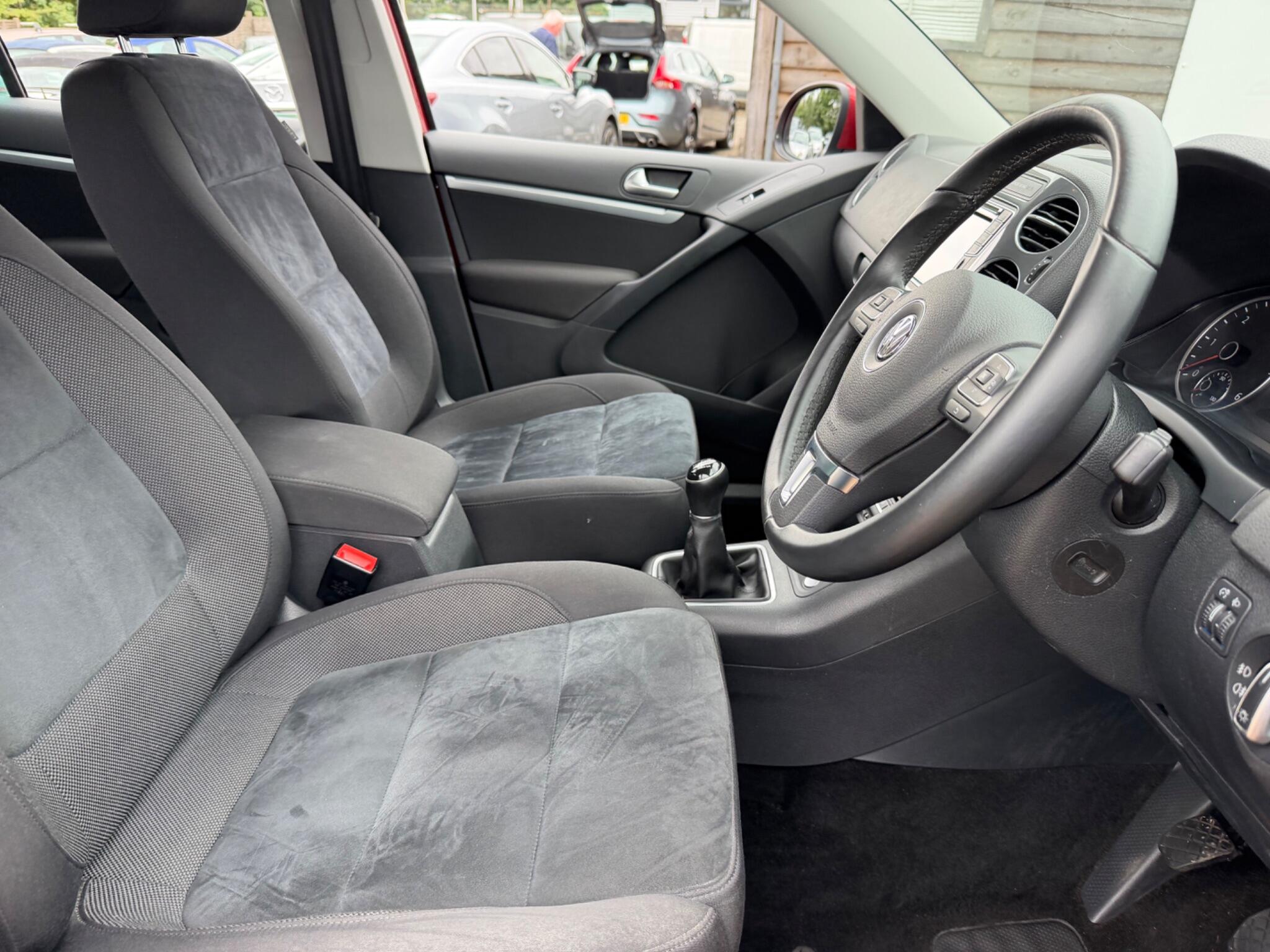 Volkswagen Tiguan view 19
