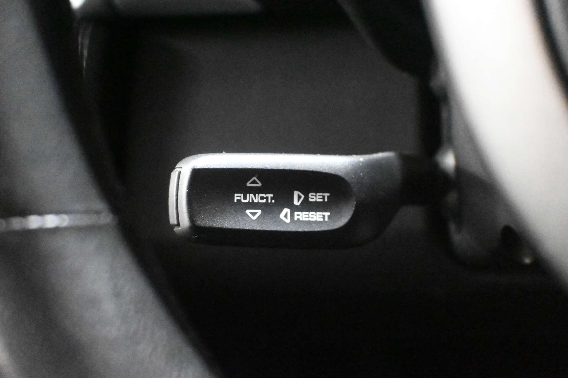 Porsche 911 view 32