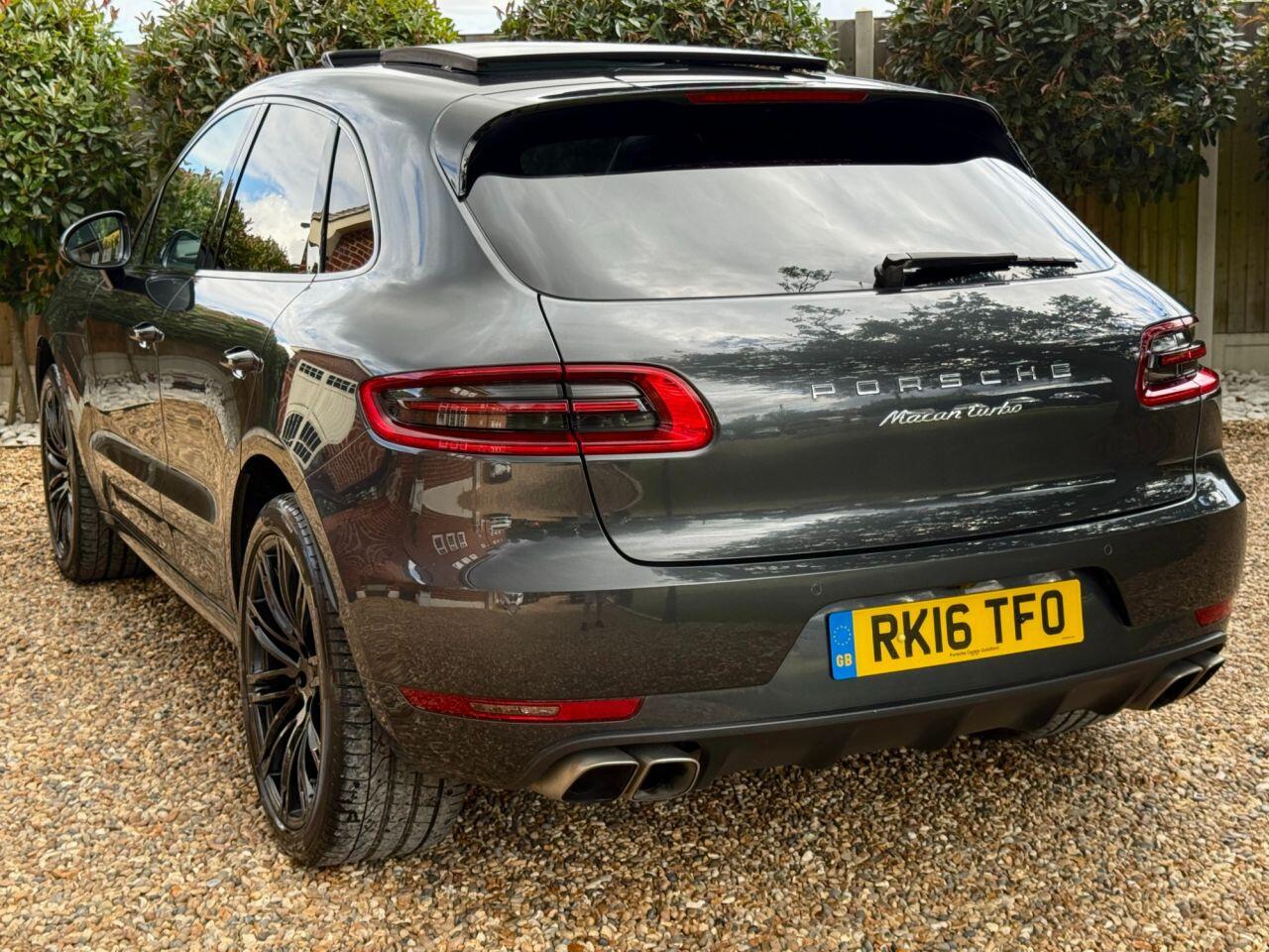 Porsche Macan view 8